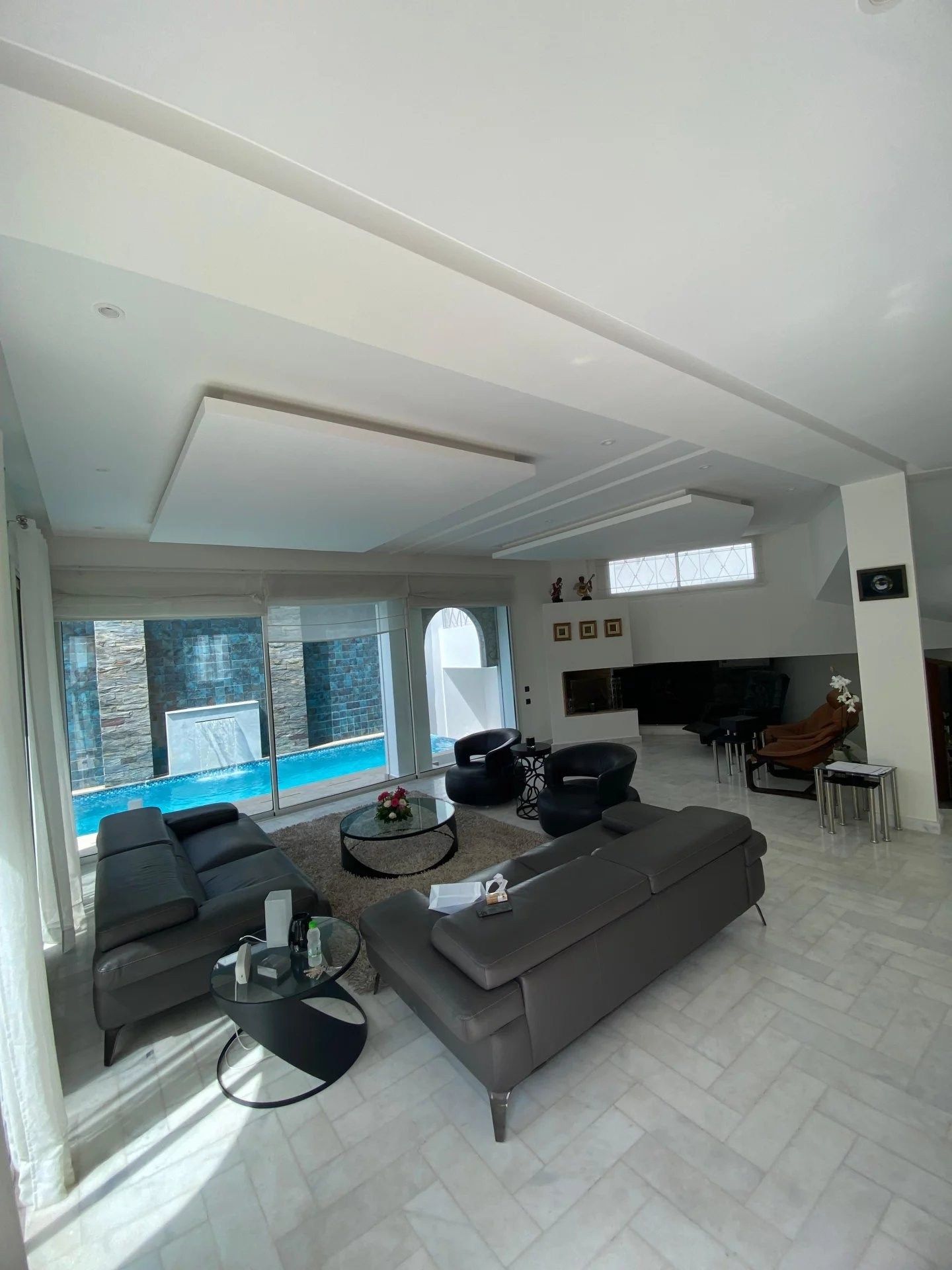 Louer Villa 5&nbsp;pièces 400&nbsp;m² Rabat