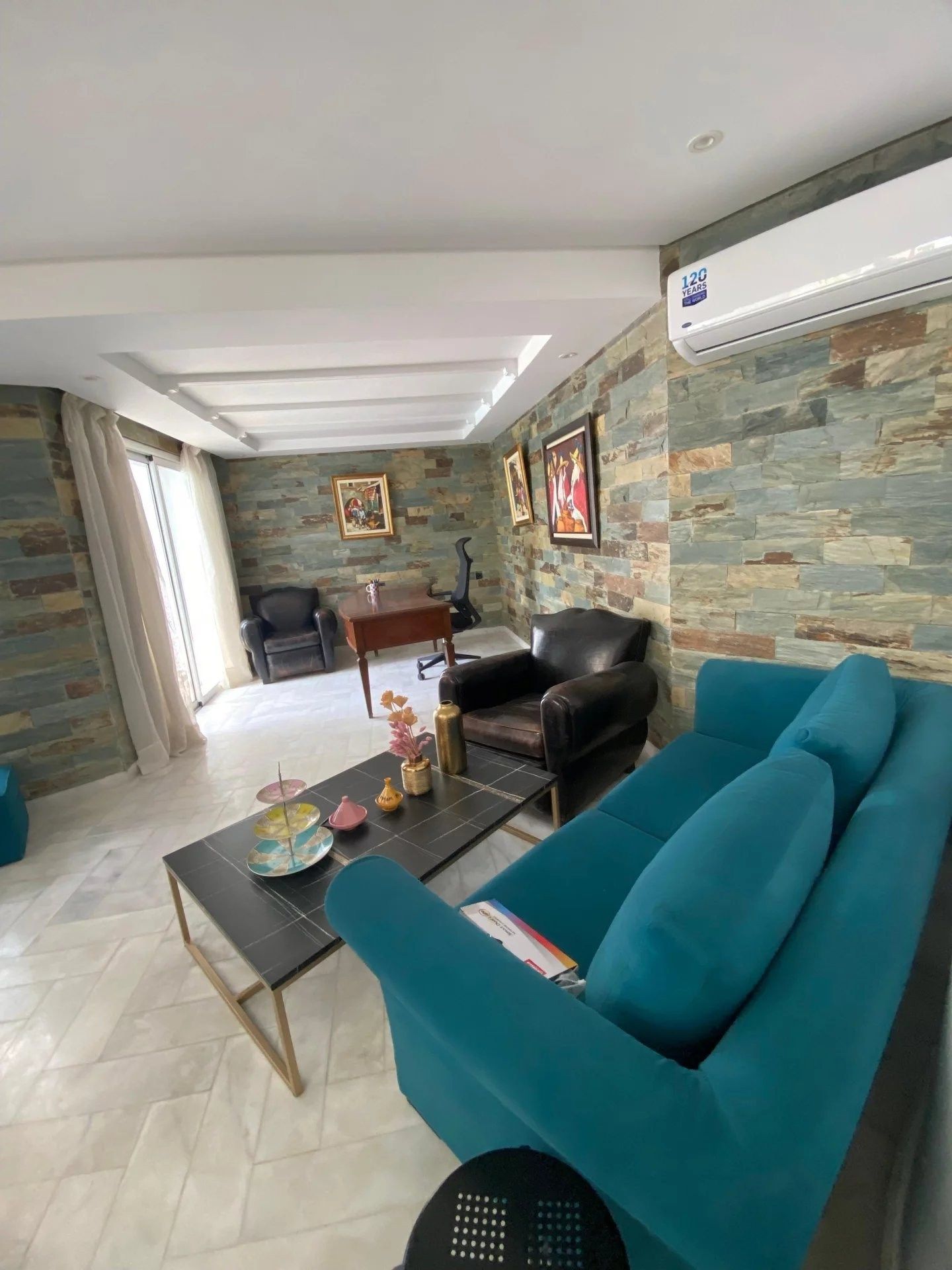 Louer Villa 5&nbsp;pièces 400&nbsp;m² Rabat
