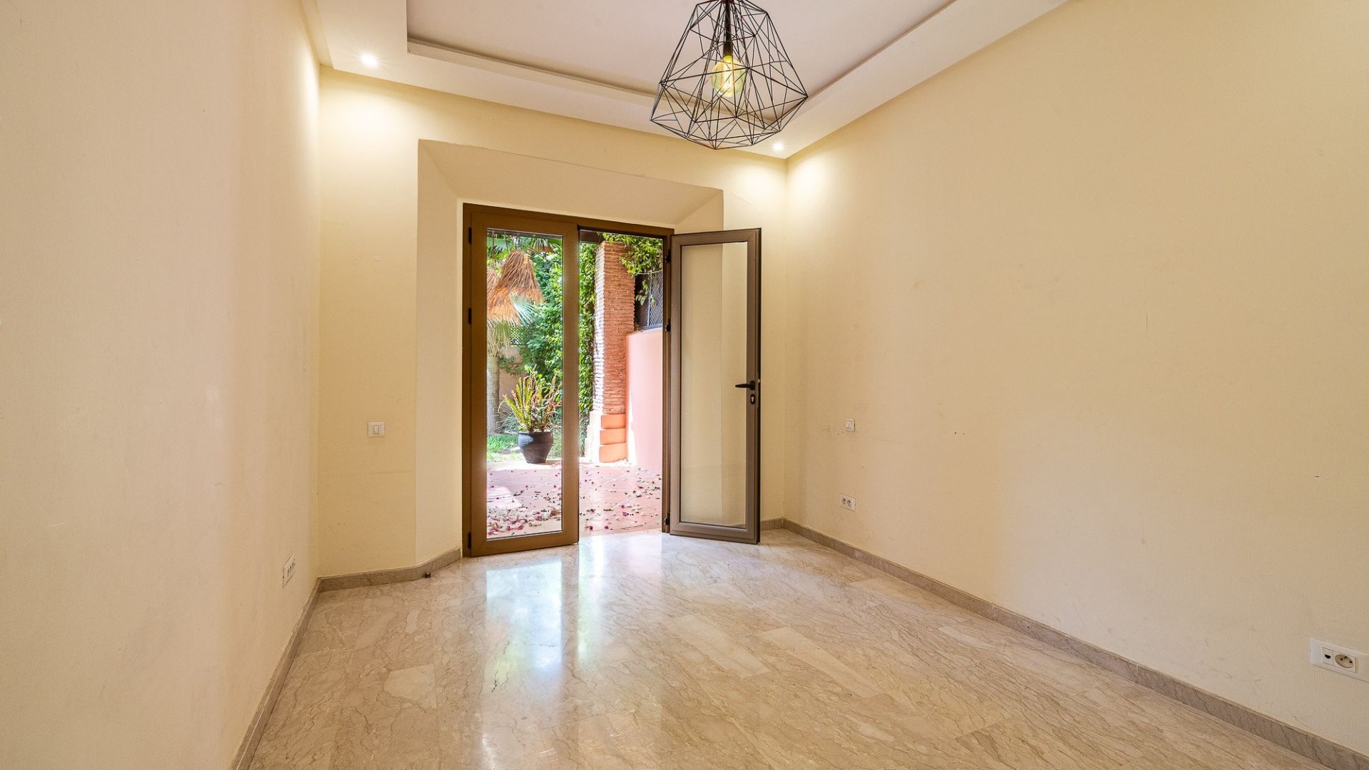 Buy Villa 6&nbsp;rooms 450&nbsp;m² Marrakech