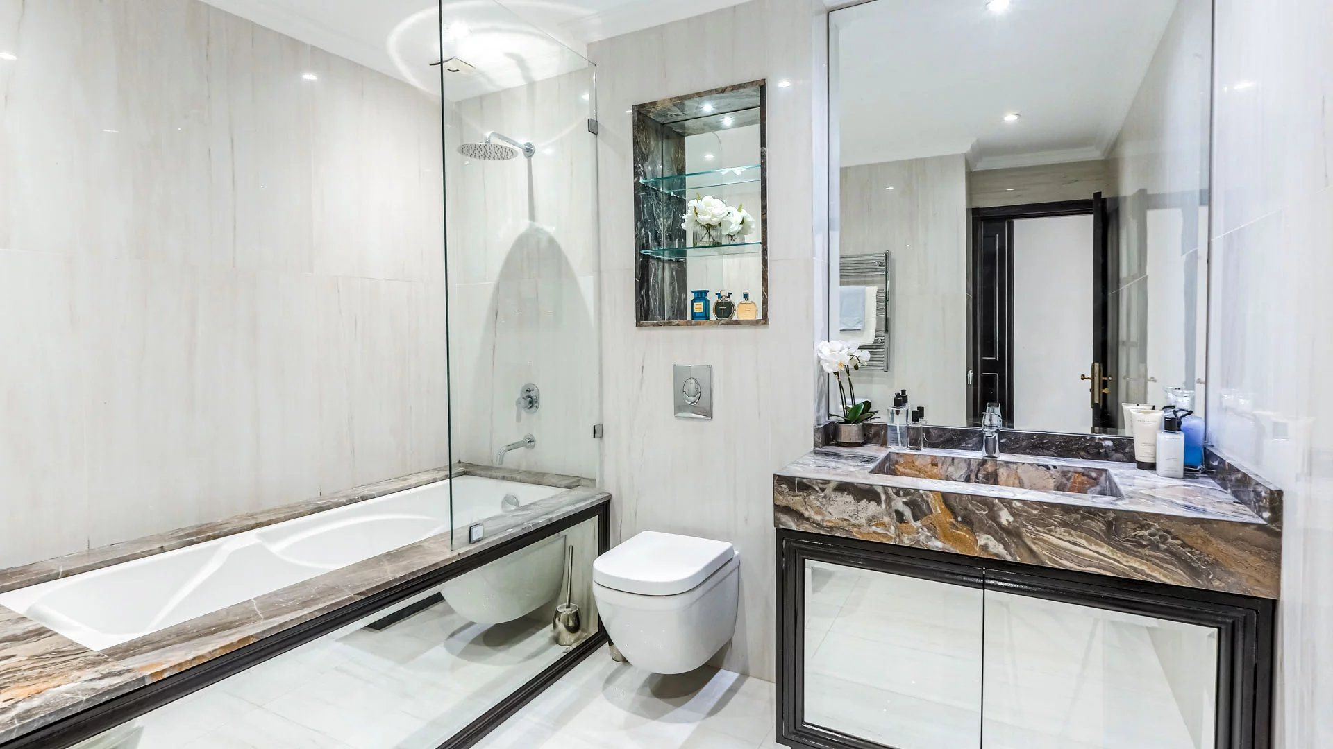 Buy House 6&nbsp;rooms 500&nbsp;m² Casablanca