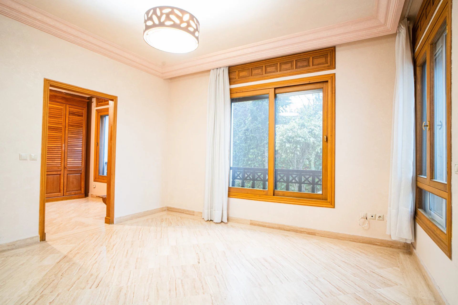 Louer Appartement 7 pièces 278 m² Tanger