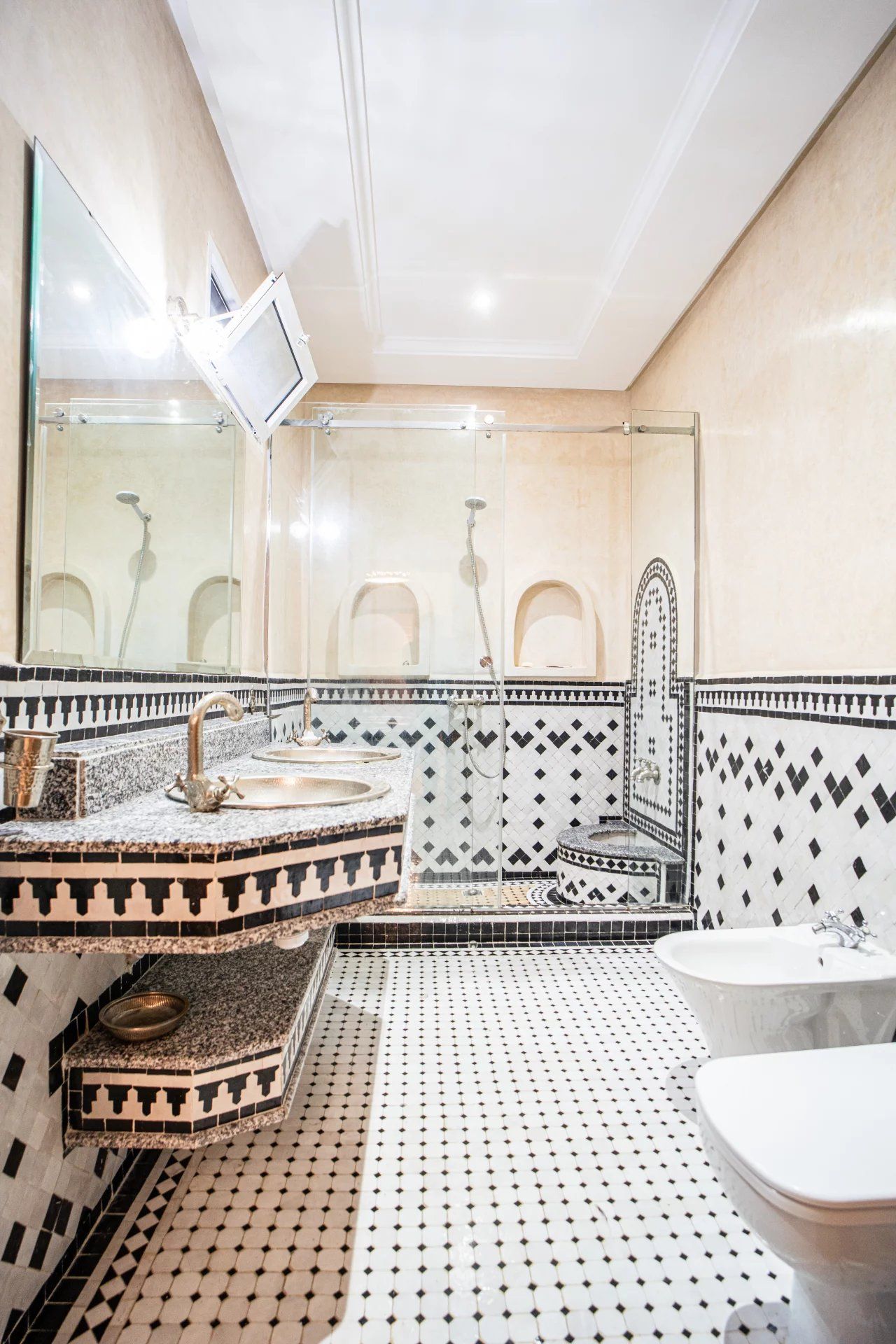 Louer Appartement 7 pièces 278 m² Tanger