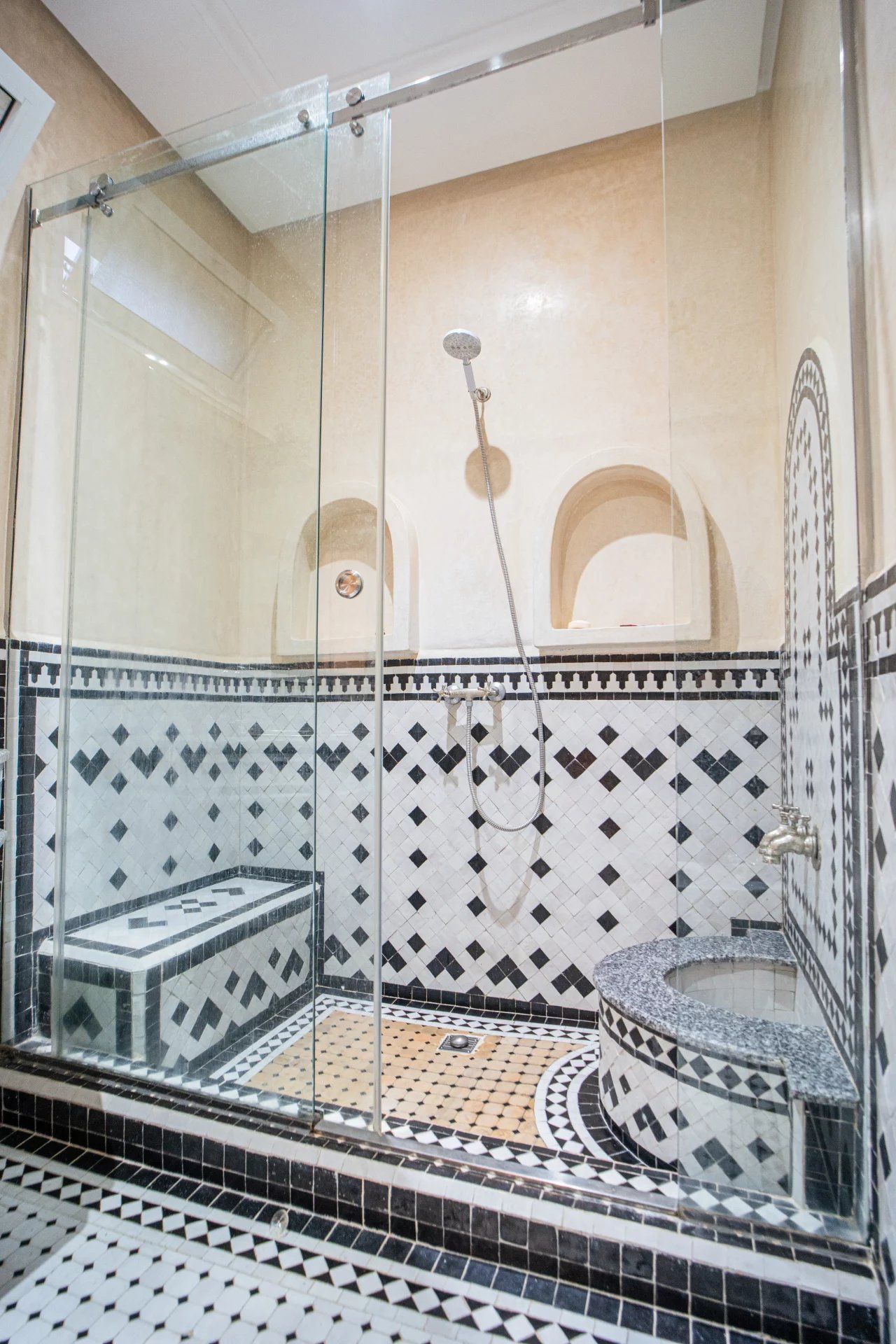 Louer Appartement 7 pièces 278 m² Tanger