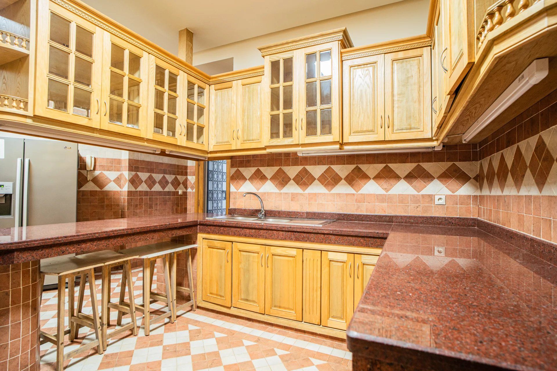 Louer Appartement 7 pièces 278 m² Tanger