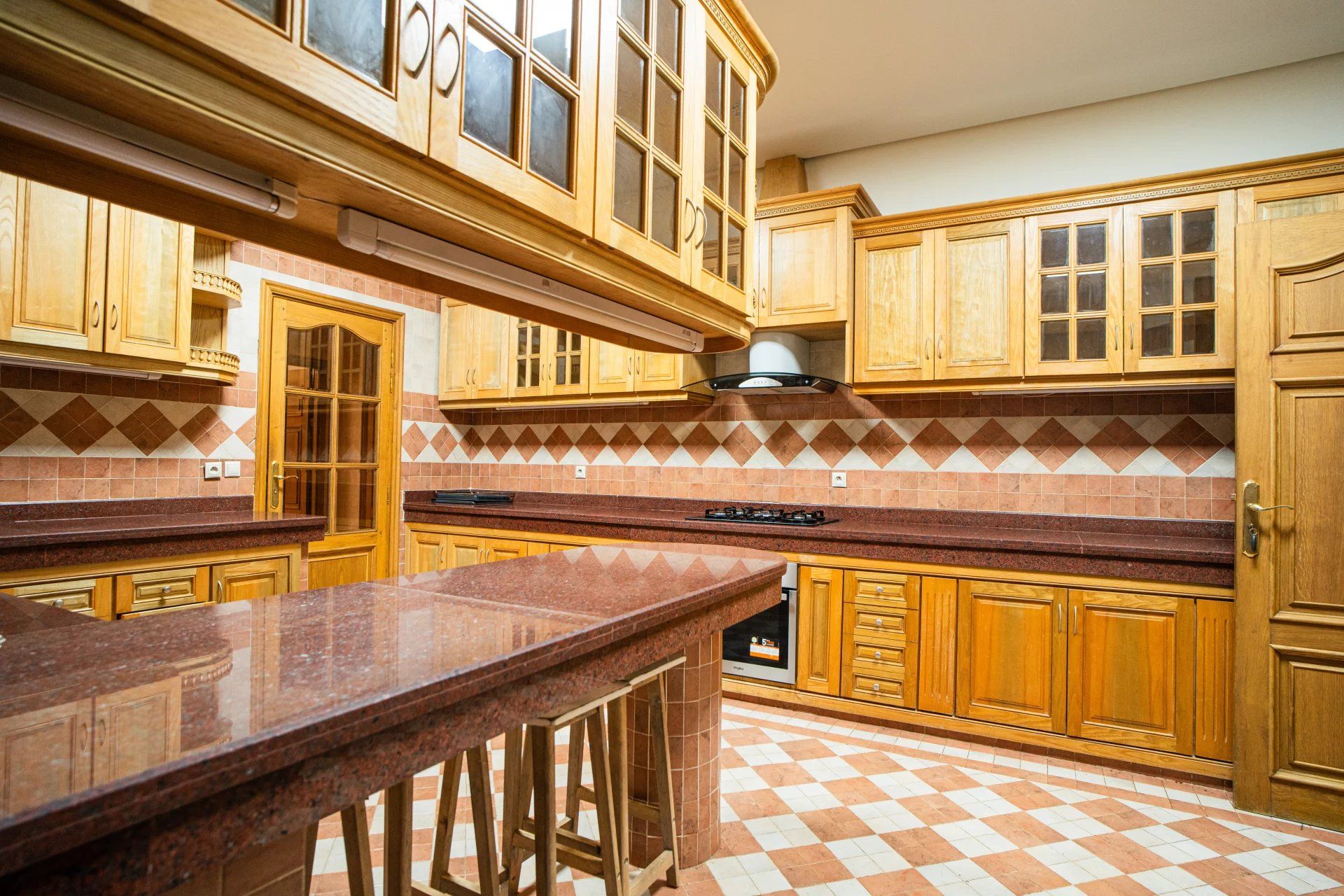 Louer Appartement 7 pièces 278 m² Tanger