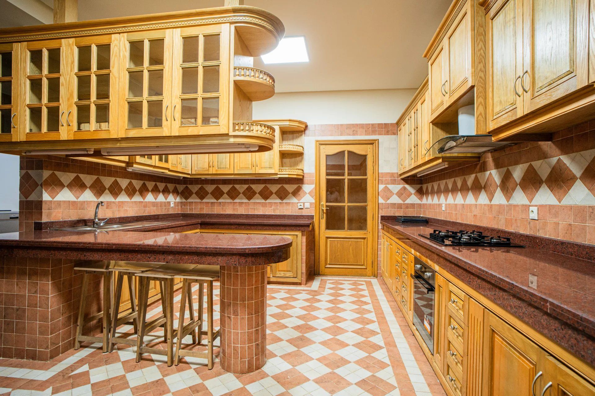 Louer Appartement 7 pièces 278 m² Tanger