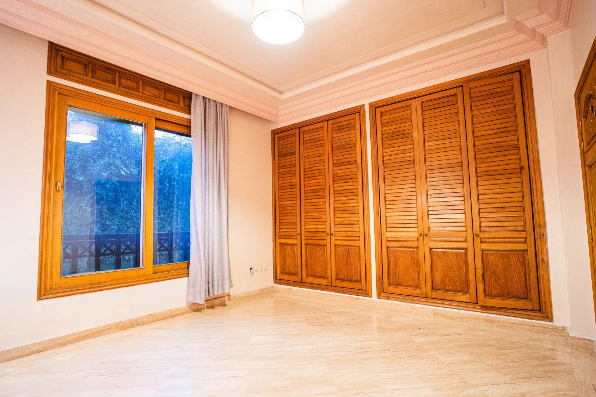 Louer Appartement 7 pièces 278 m² Tanger