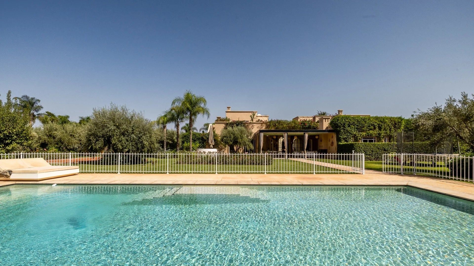 Buy Villa 10&nbsp;rooms 920&nbsp;m² Marrakech