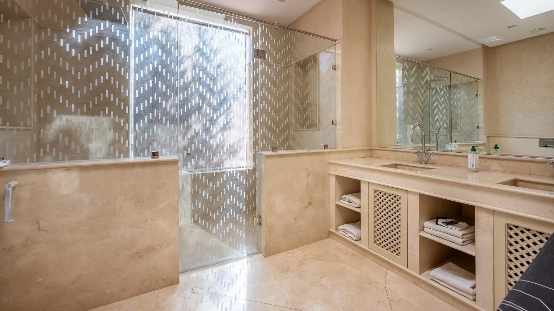 Buy Villa 22 rooms 1900 m² Marrakech