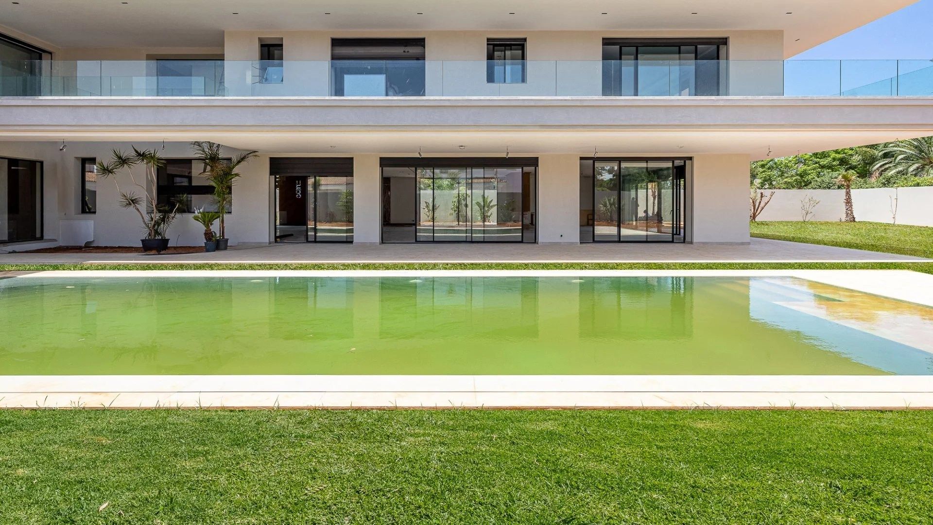 Louer Villa 7 pièces 1060 m² Rabat