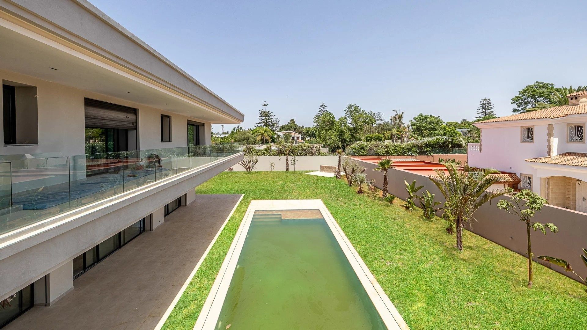 Louer Villa 7 pièces 1060 m² Rabat