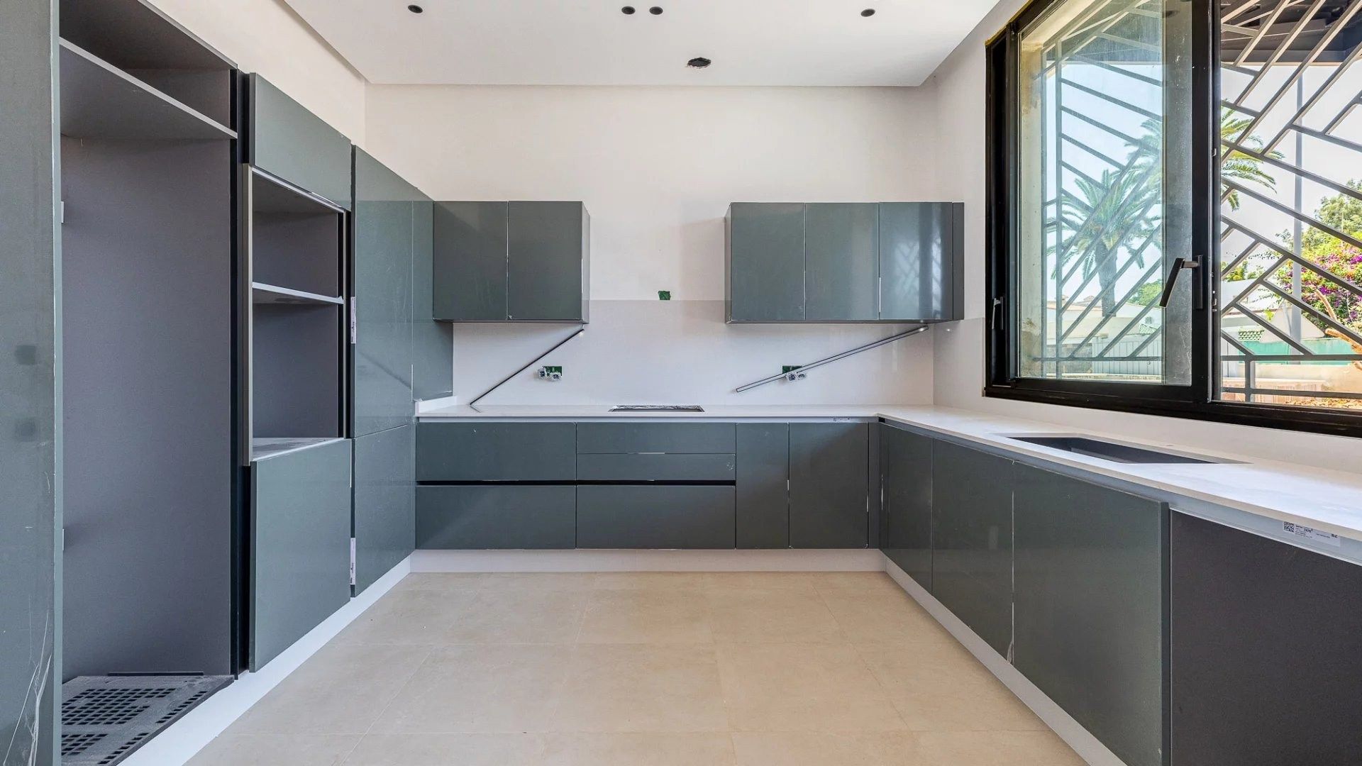 Rent Villa 7&nbsp;rooms 1060&nbsp;m² Rabat
