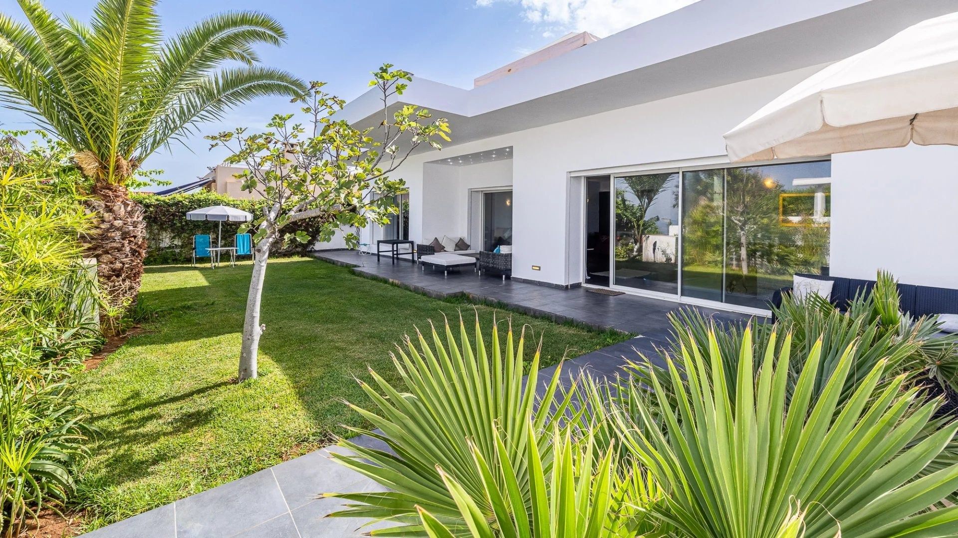 Rent Villa 8&nbsp;rooms 400&nbsp;m² Casablanca