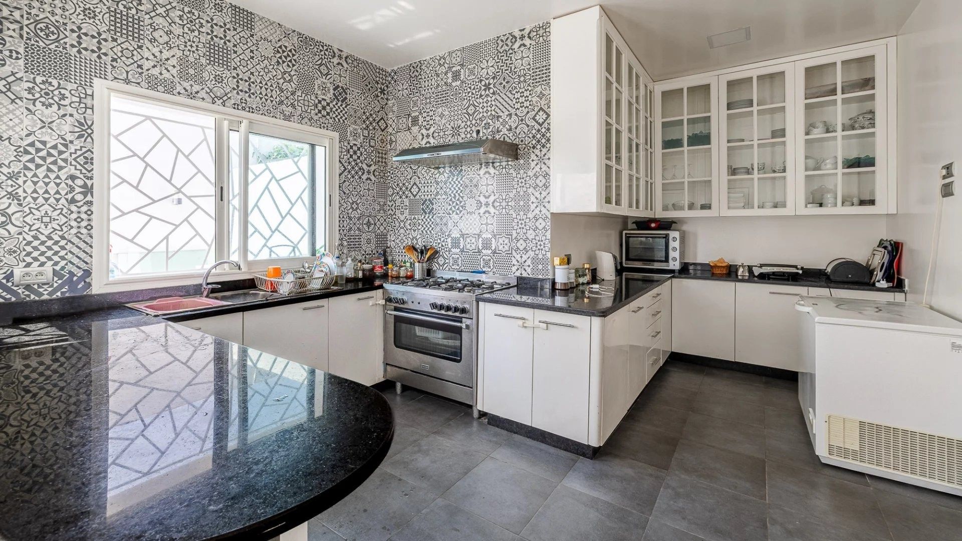 Rent Villa 8 rooms 400 m² Casablanca