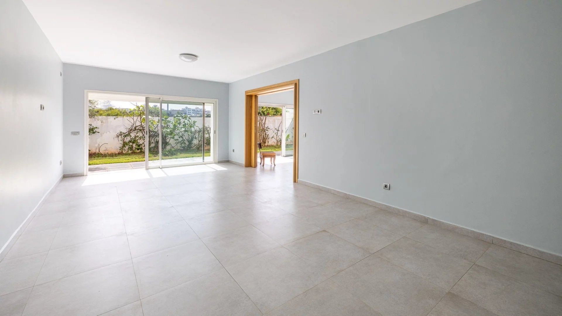 Rent Villa 8 rooms 400 m² Casablanca