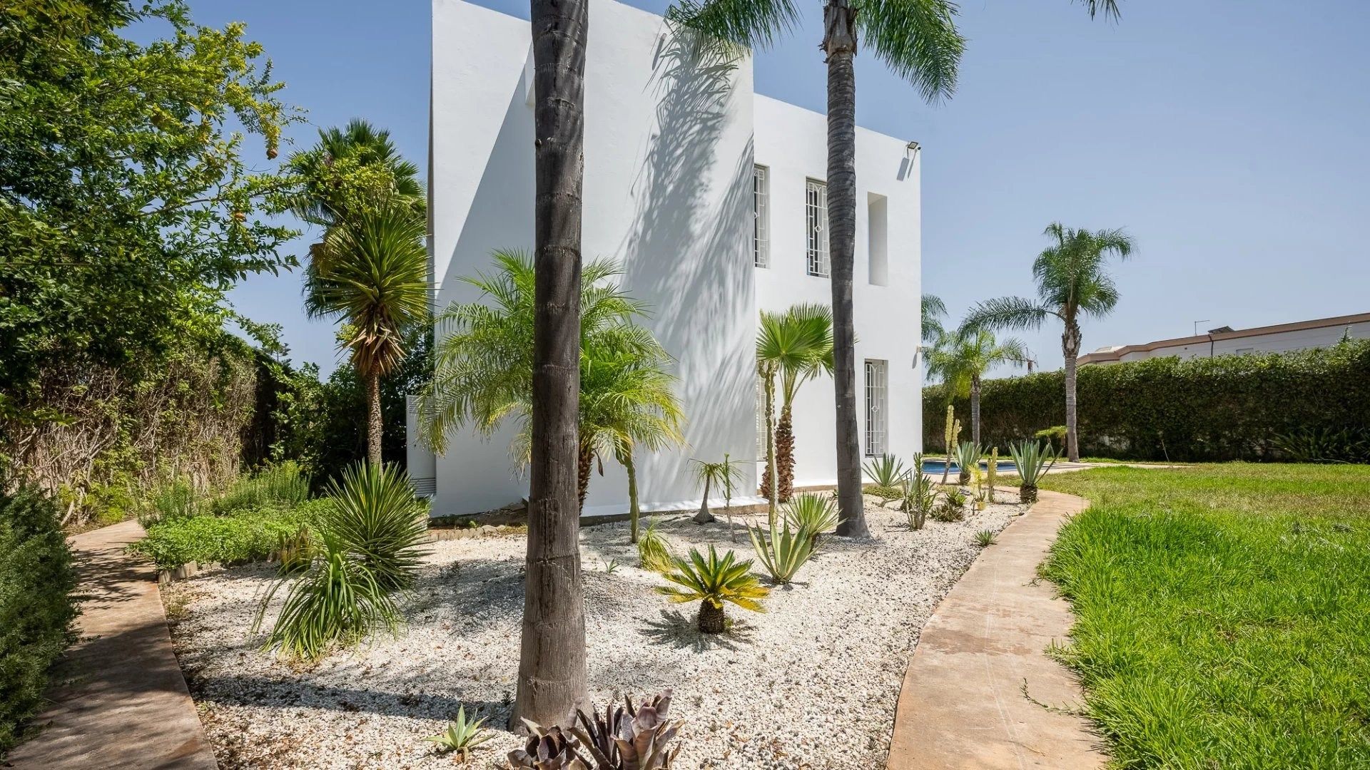 Louer Villa 12 pièces 750 m² Rabat