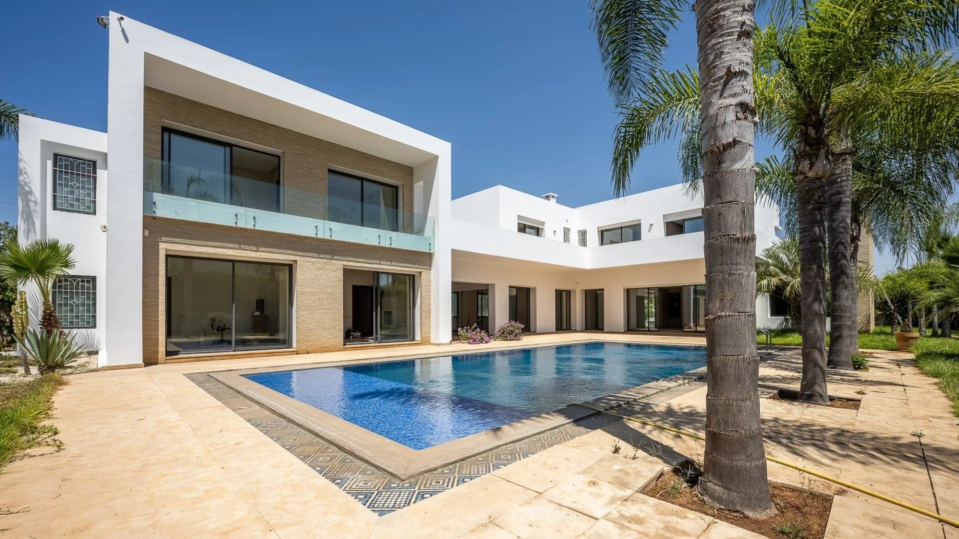 Louer Villa 12 pièces 750 m² Rabat