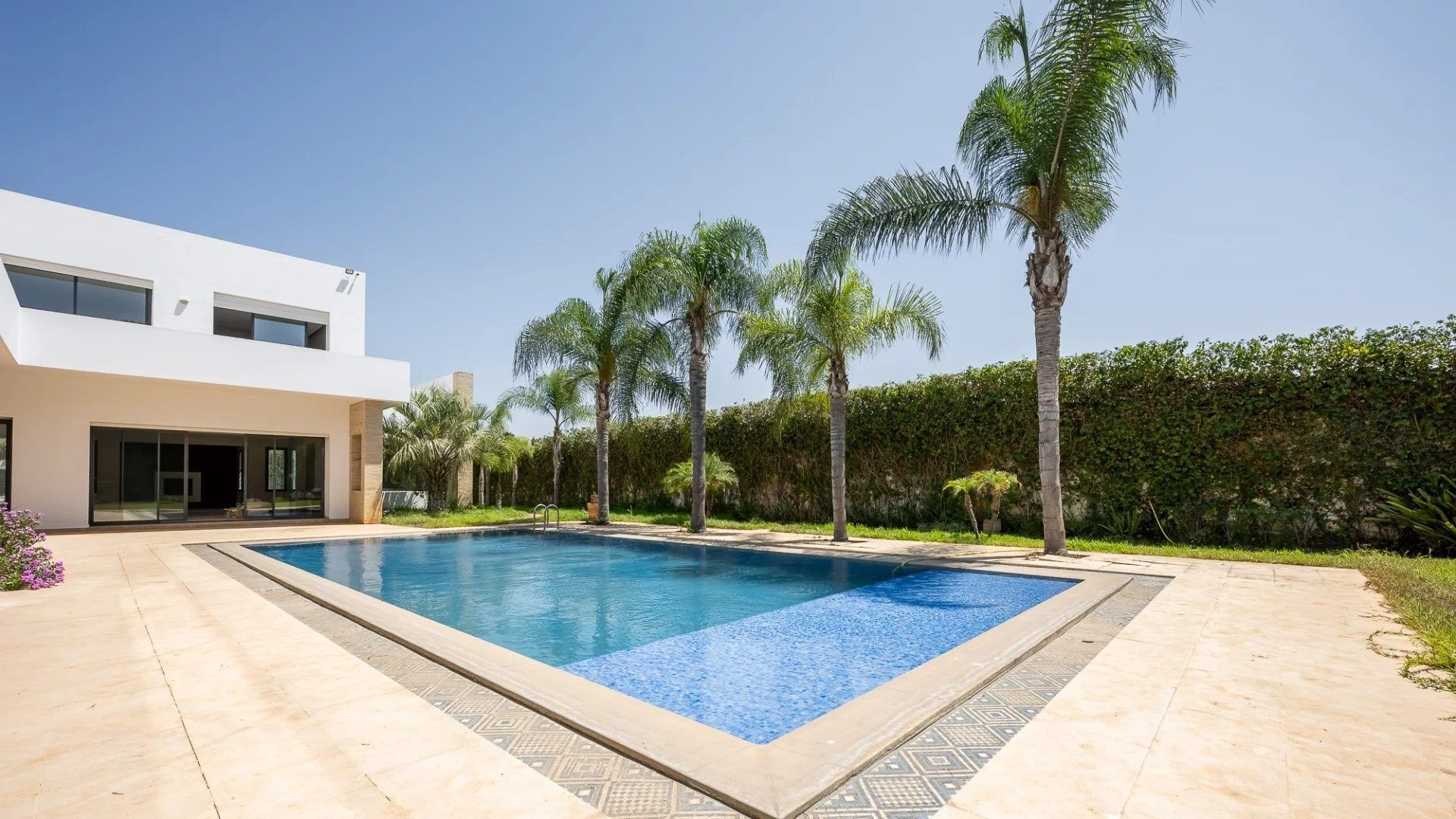 Louer Villa 12 pièces 750 m² Rabat