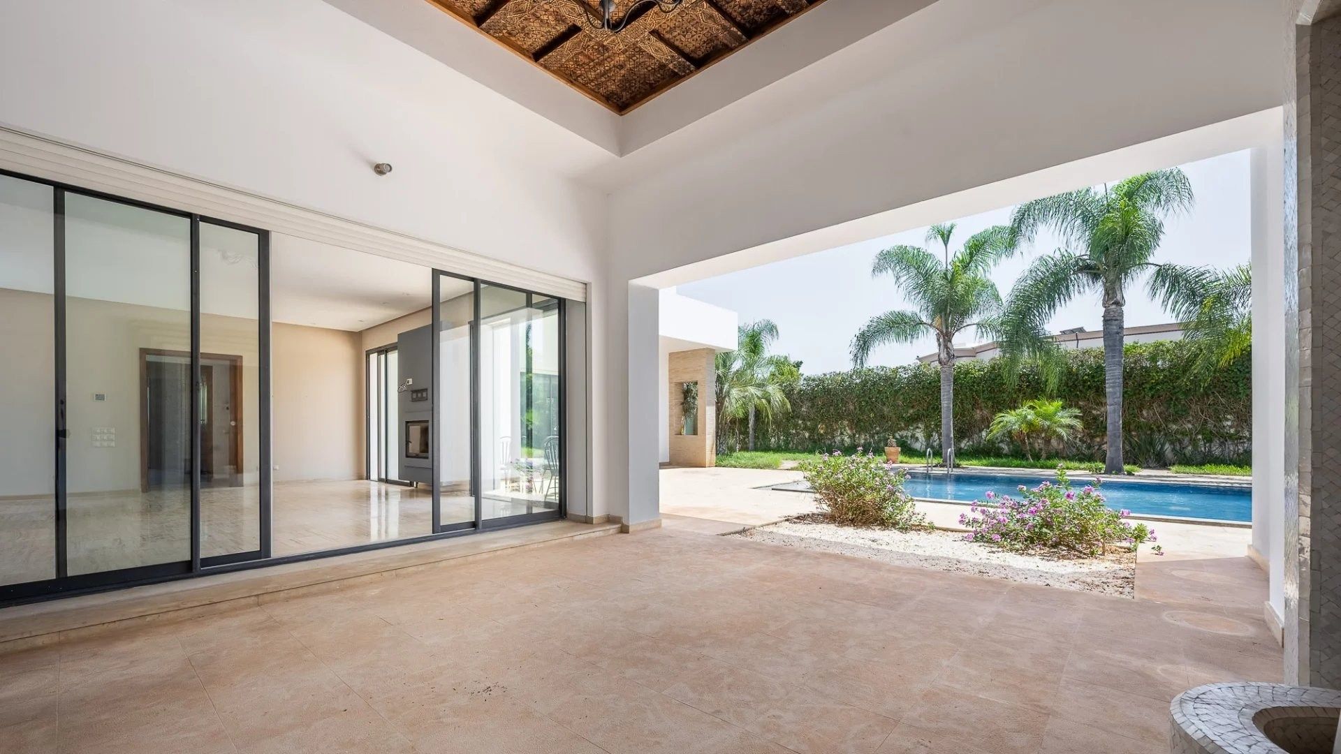 Louer Villa 12 pièces 750 m² Rabat