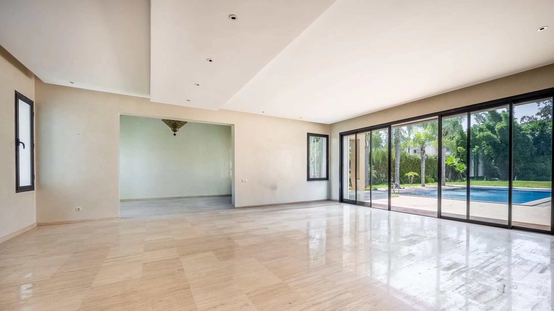 Louer Villa 12 pièces 750 m² Rabat