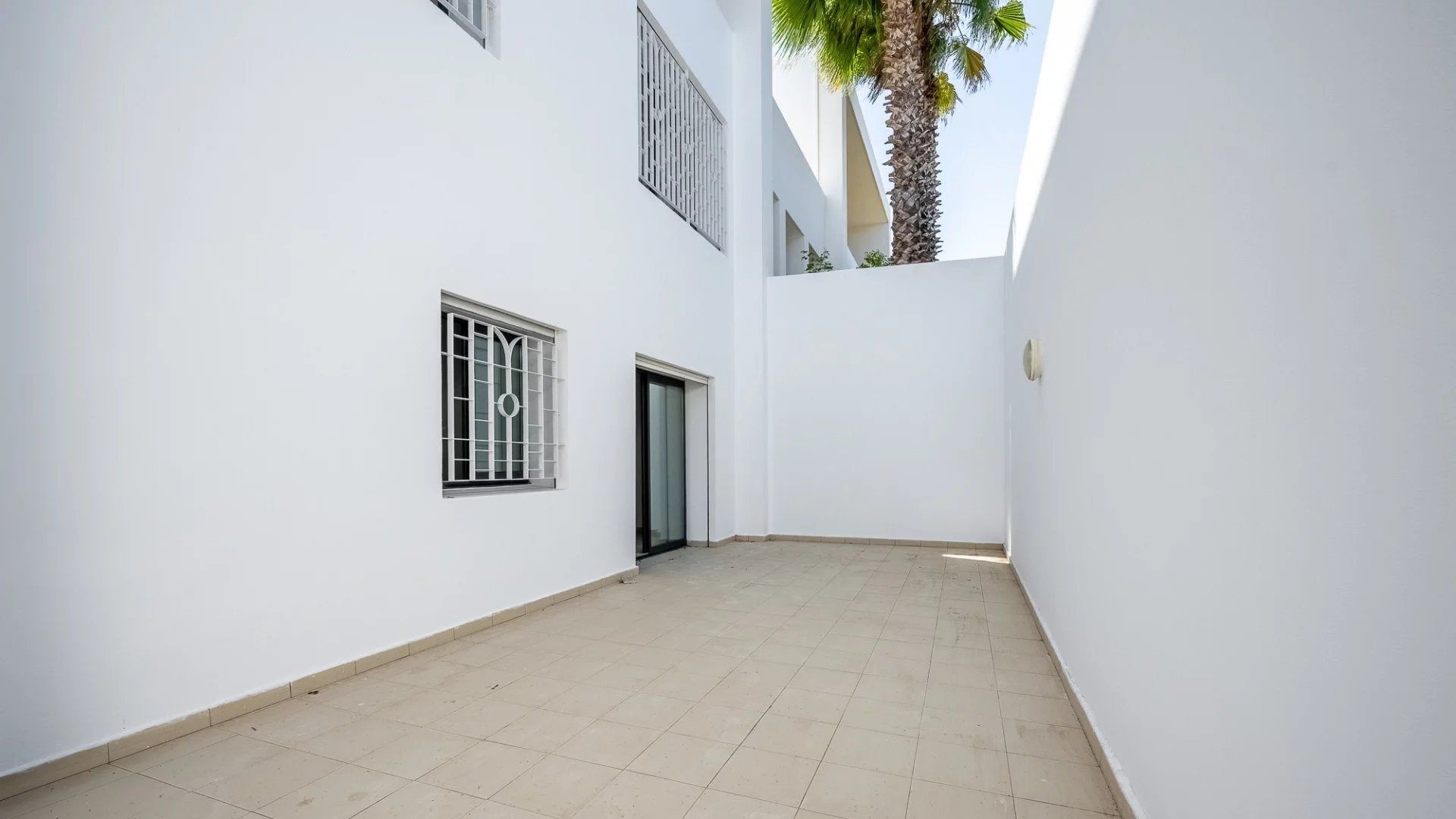 Louer Villa 12 pièces 750 m² Rabat