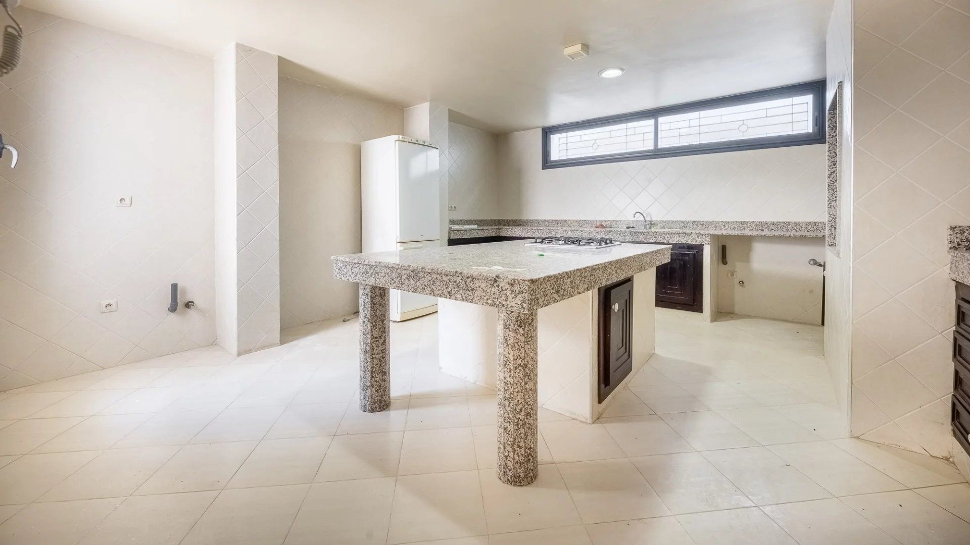 Louer Villa 12 pièces 750 m² Rabat