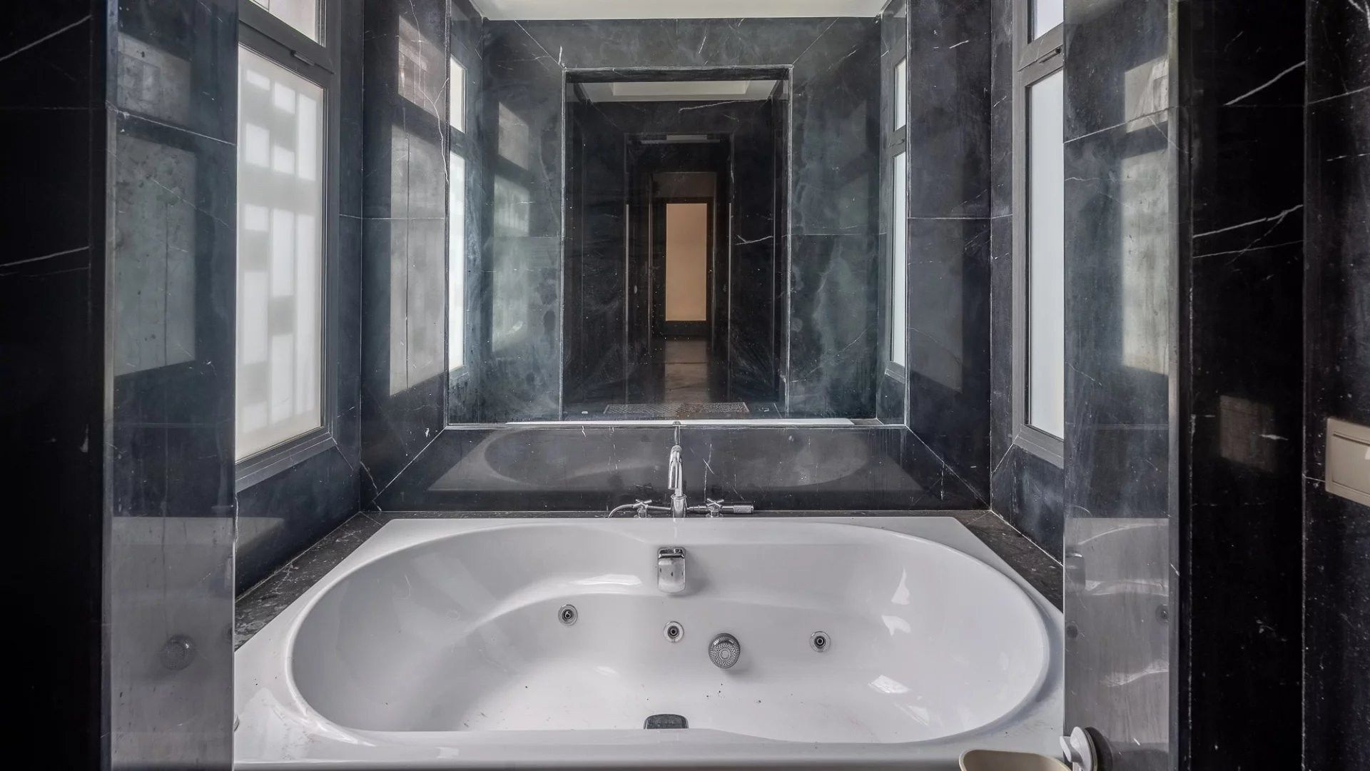 Louer Villa 12 pièces 750 m² Rabat