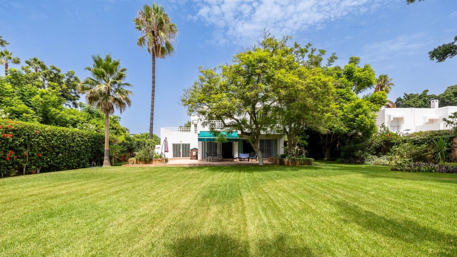 Rent Villa 7 rooms 400 m² Rabat