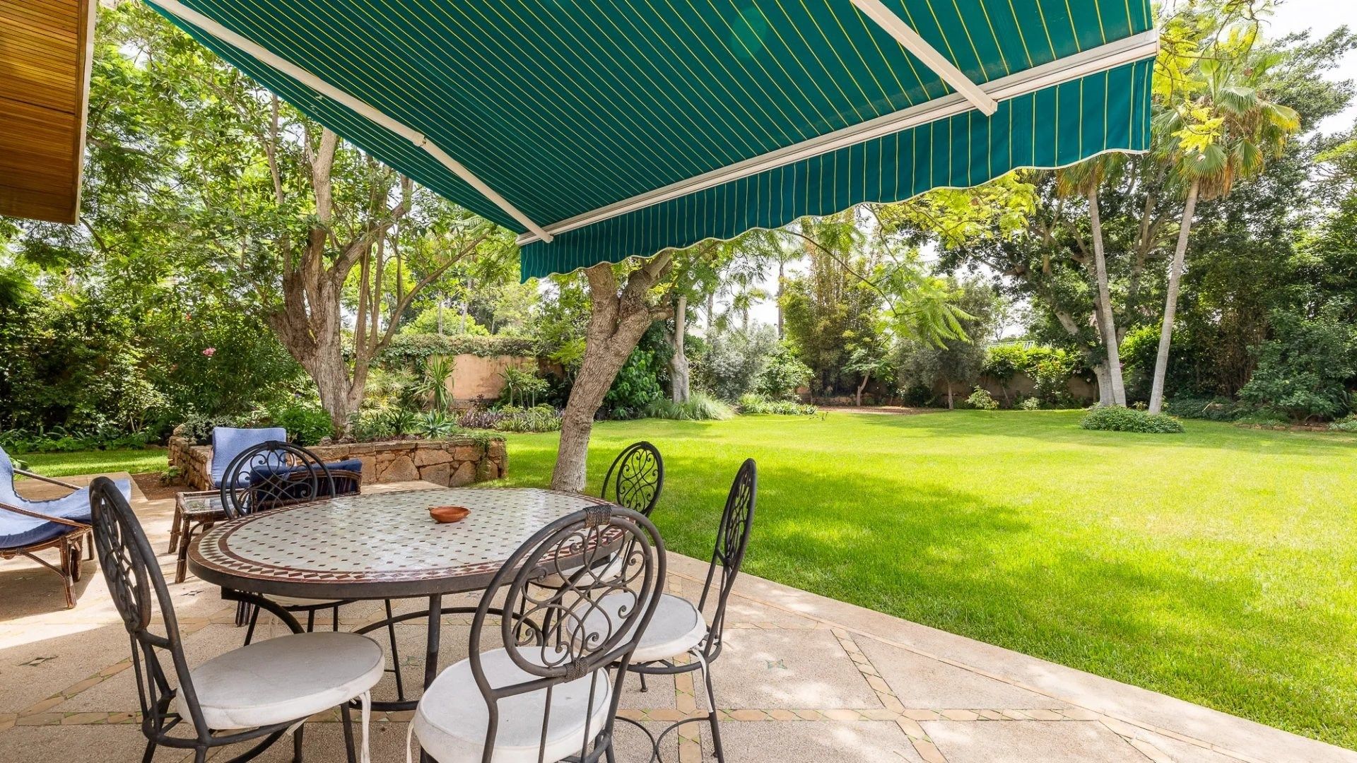 Rent Villa 7 rooms 400 m² Rabat