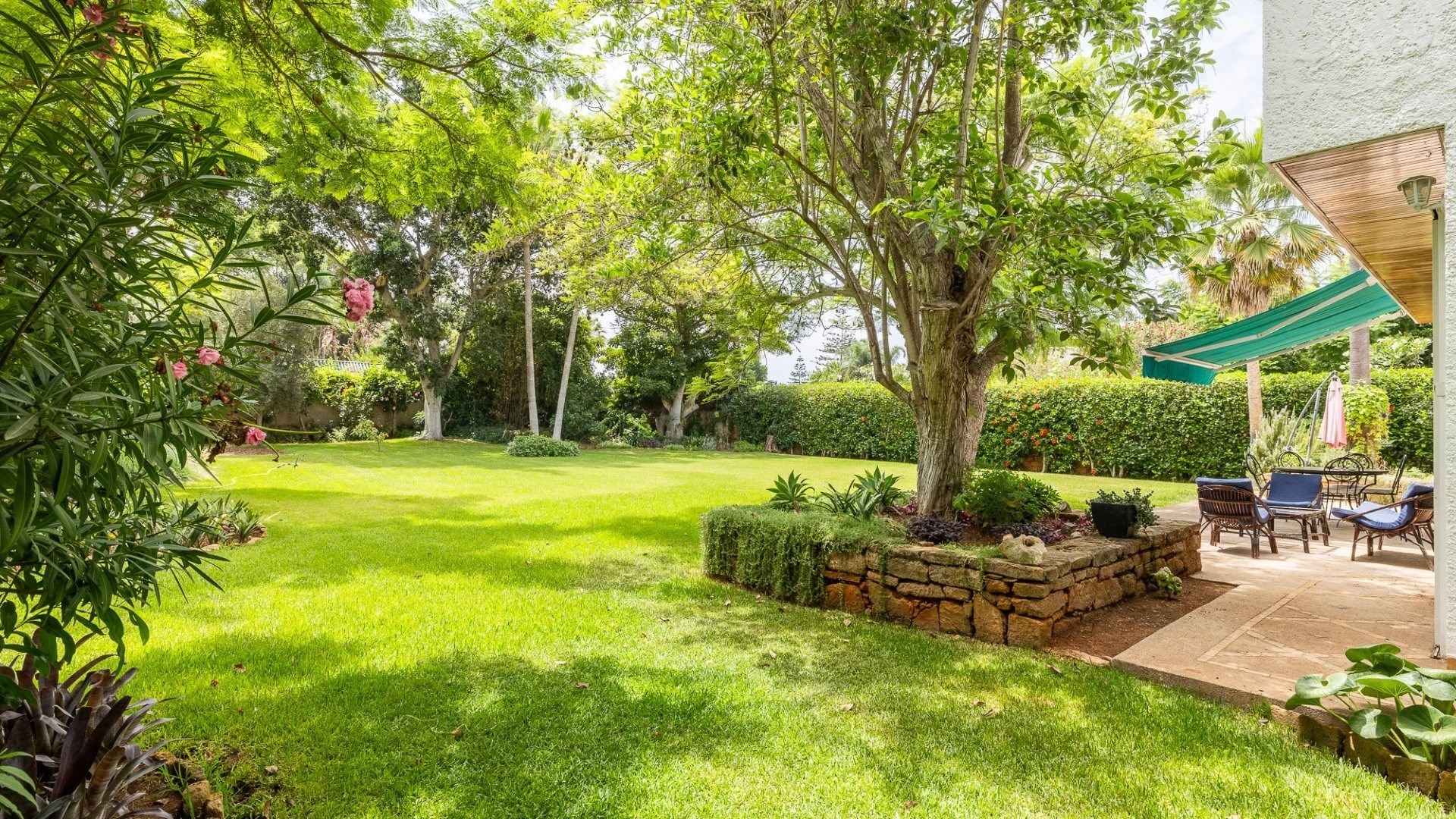 Rent Villa 7 rooms 400 m² Rabat