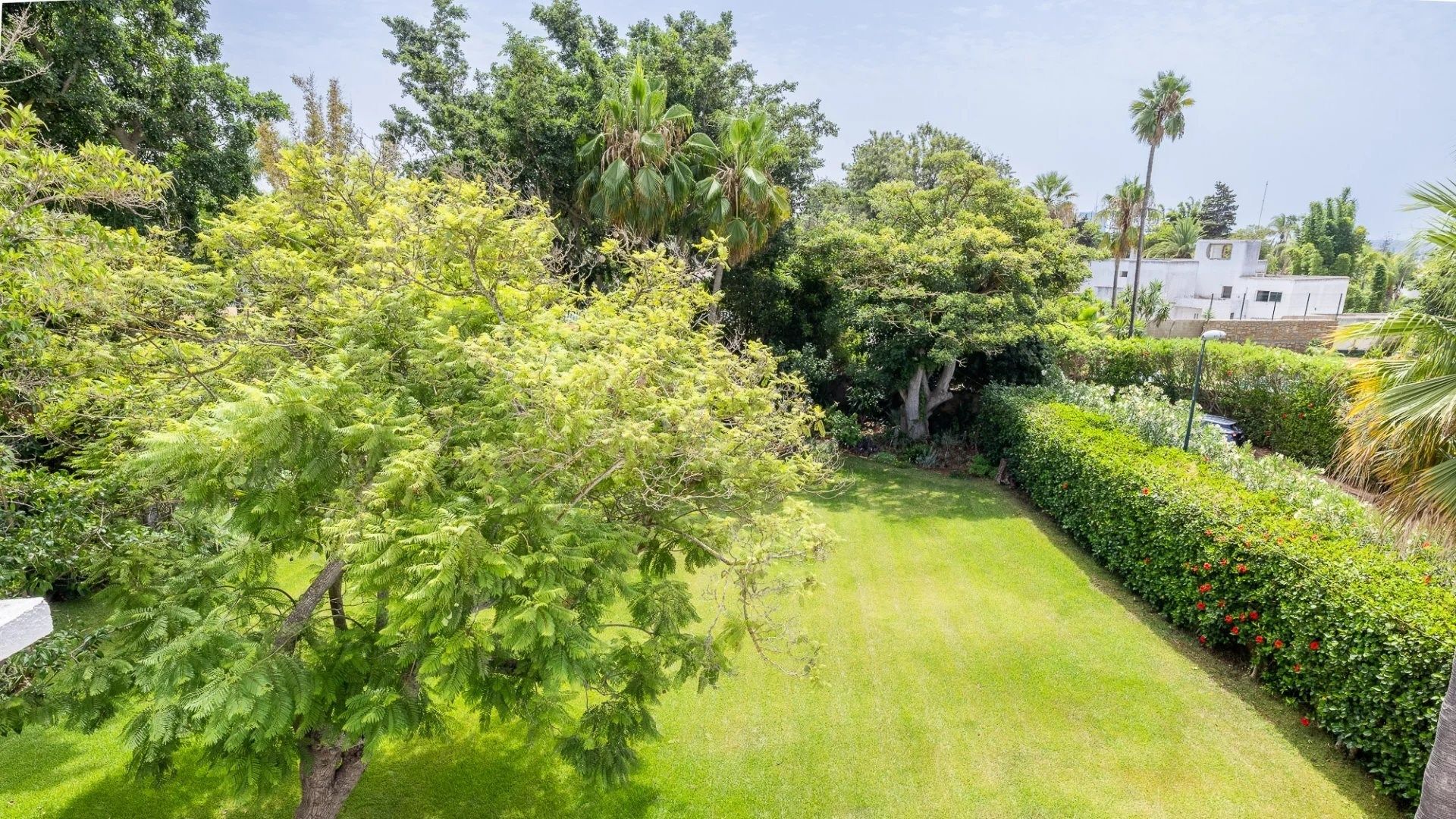 Rent Villa 7 rooms 400 m² Rabat