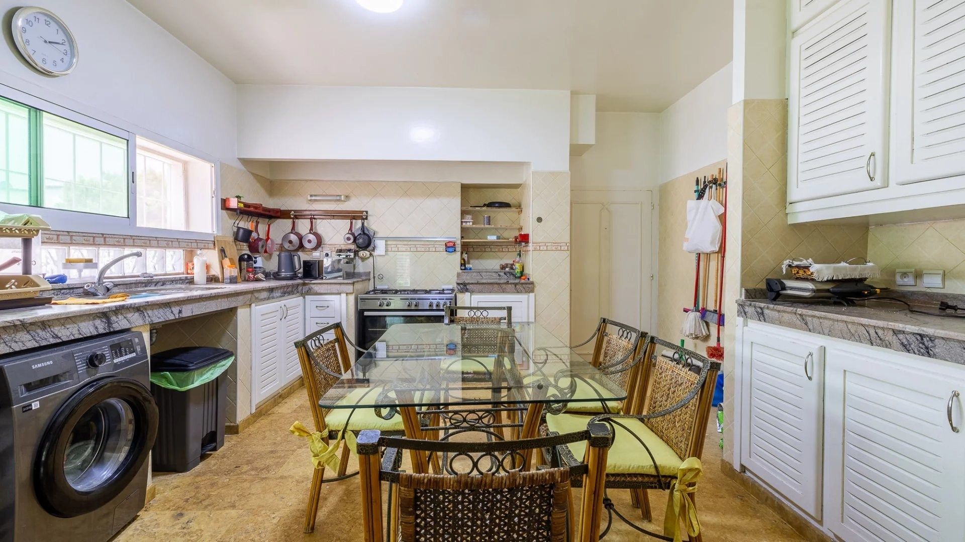 Rent Villa 7 rooms 400 m² Rabat