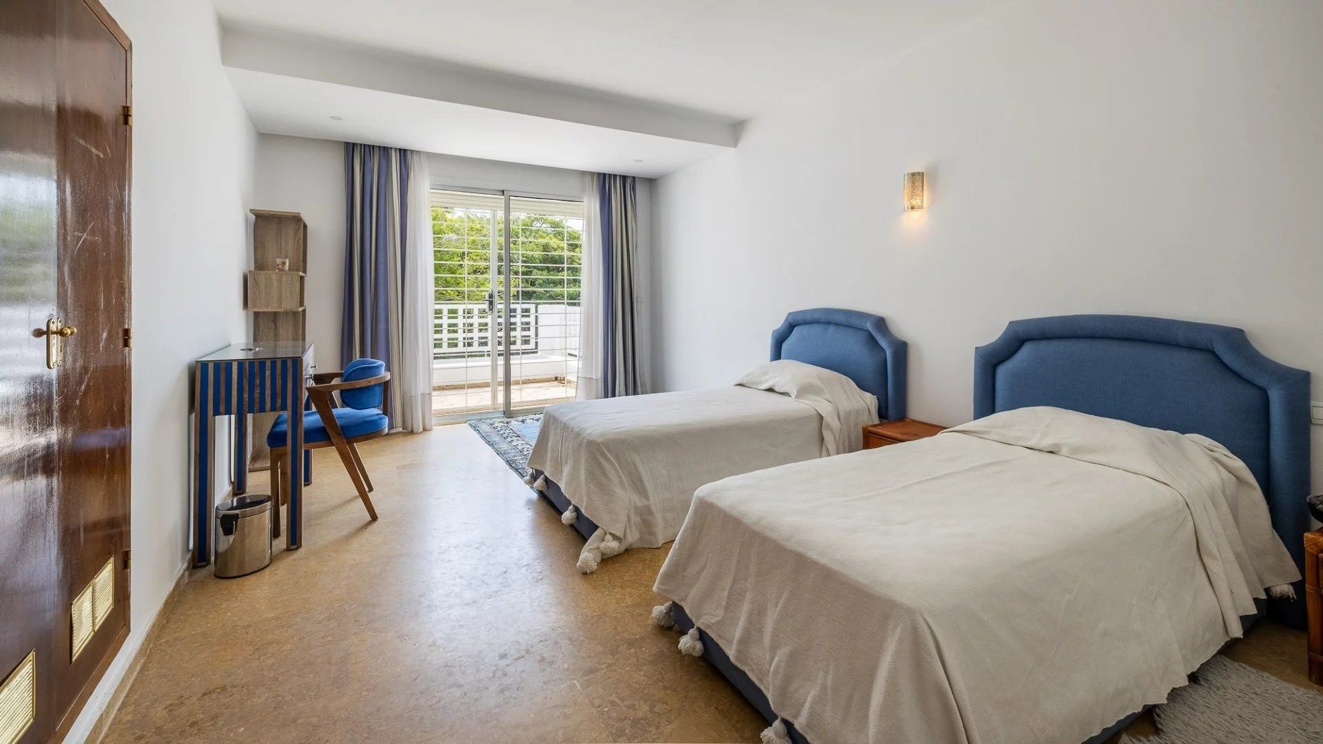 Rent Villa 7 rooms 400 m² Rabat