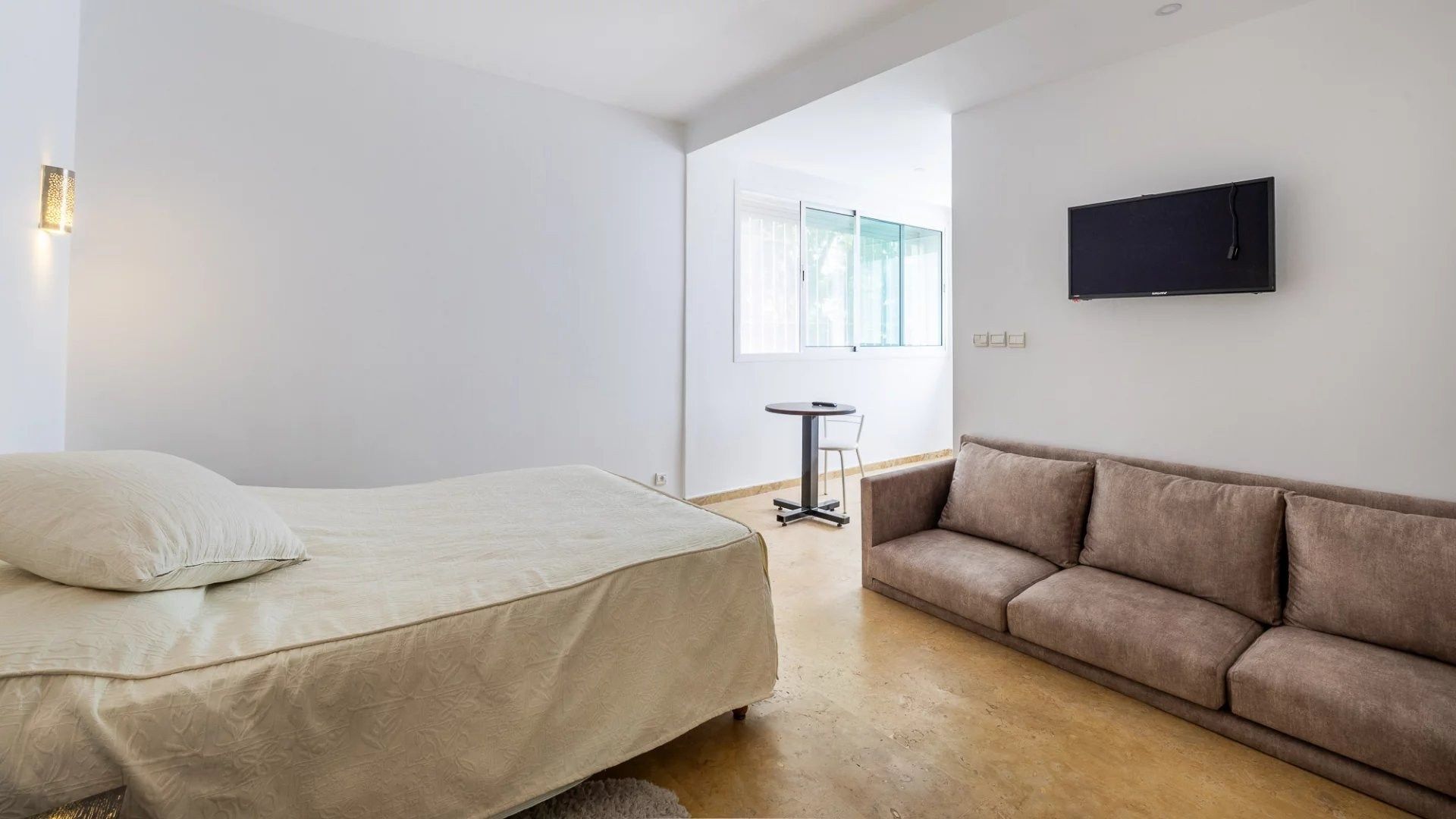 Rent Villa 7 rooms 400 m² Rabat