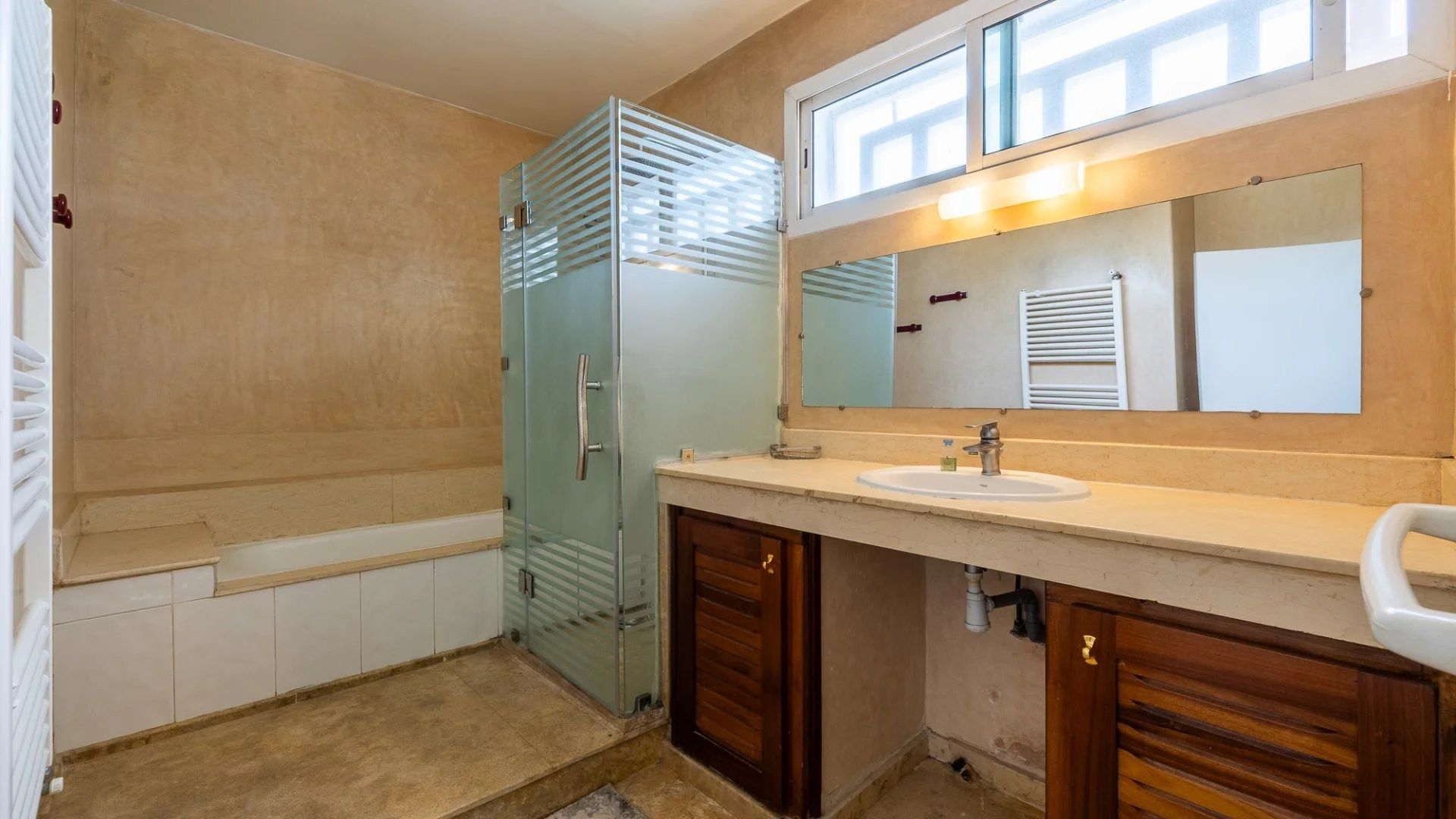 Rent Villa 7 rooms 400 m² Rabat