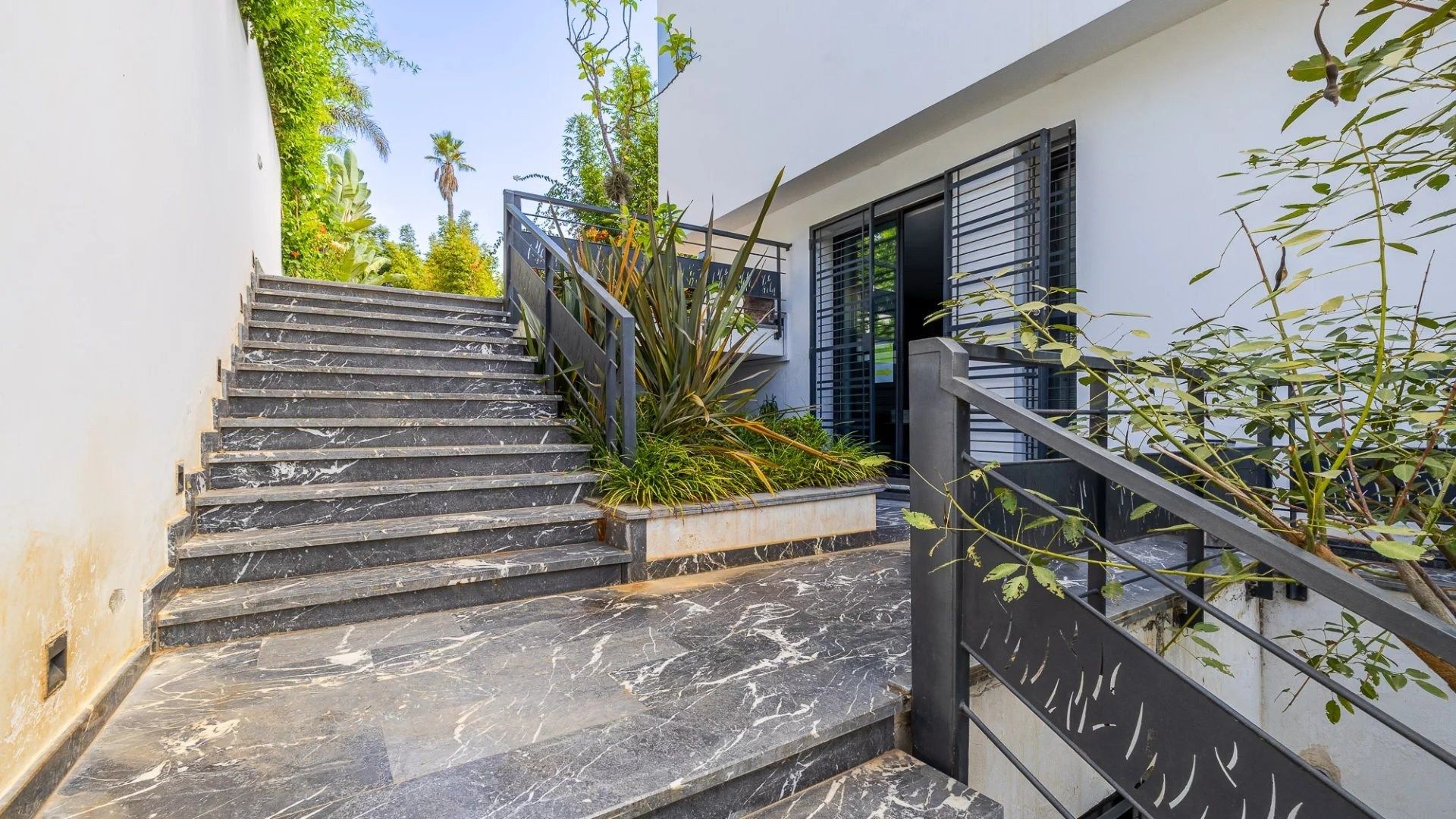 Buy Commercial local 1000 m² Rabat