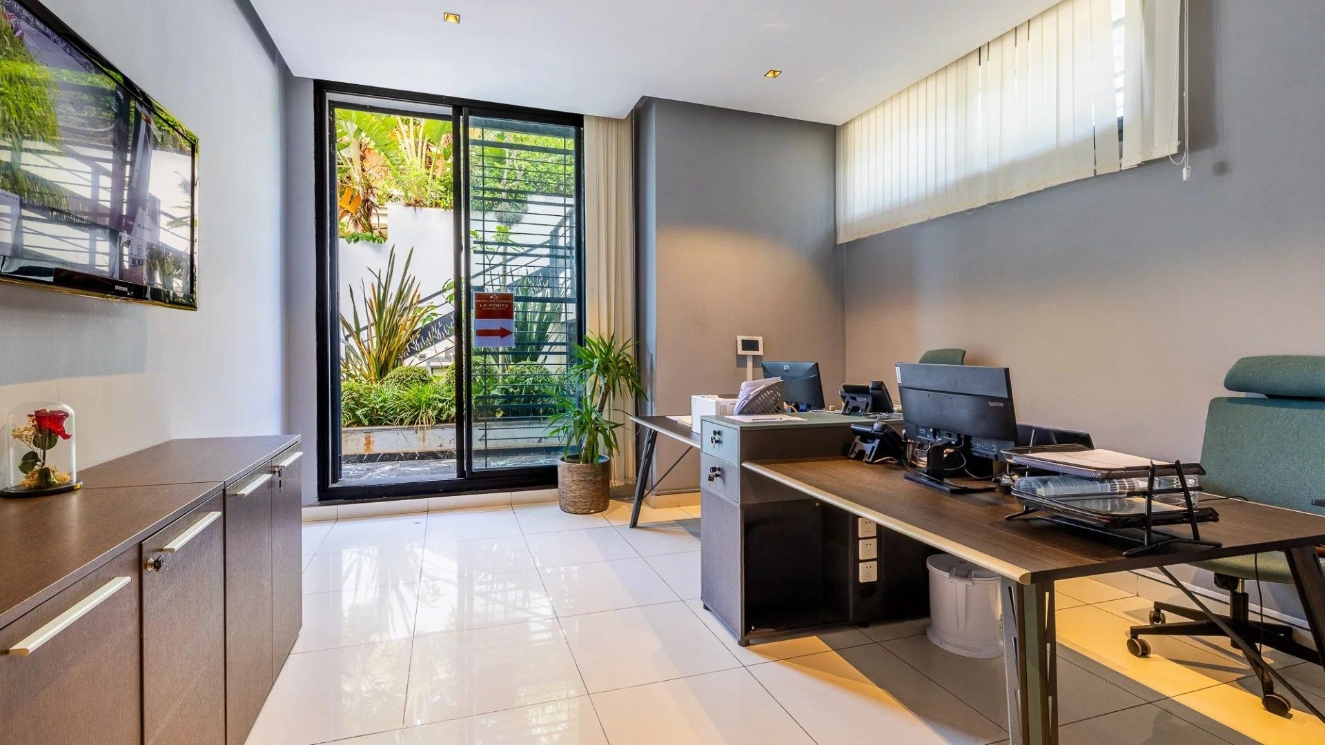 Buy Commercial local 1000 m² Rabat