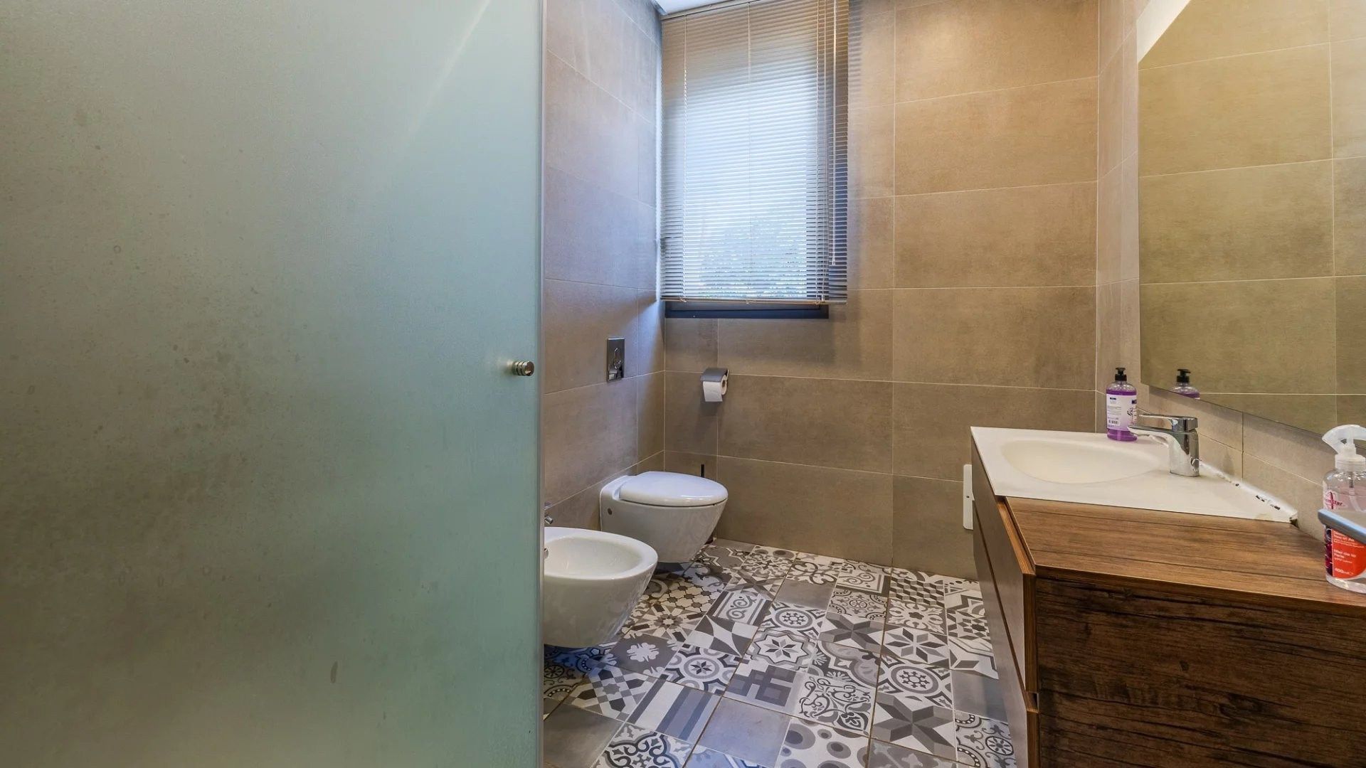 Buy Commercial local 1000 m² Rabat