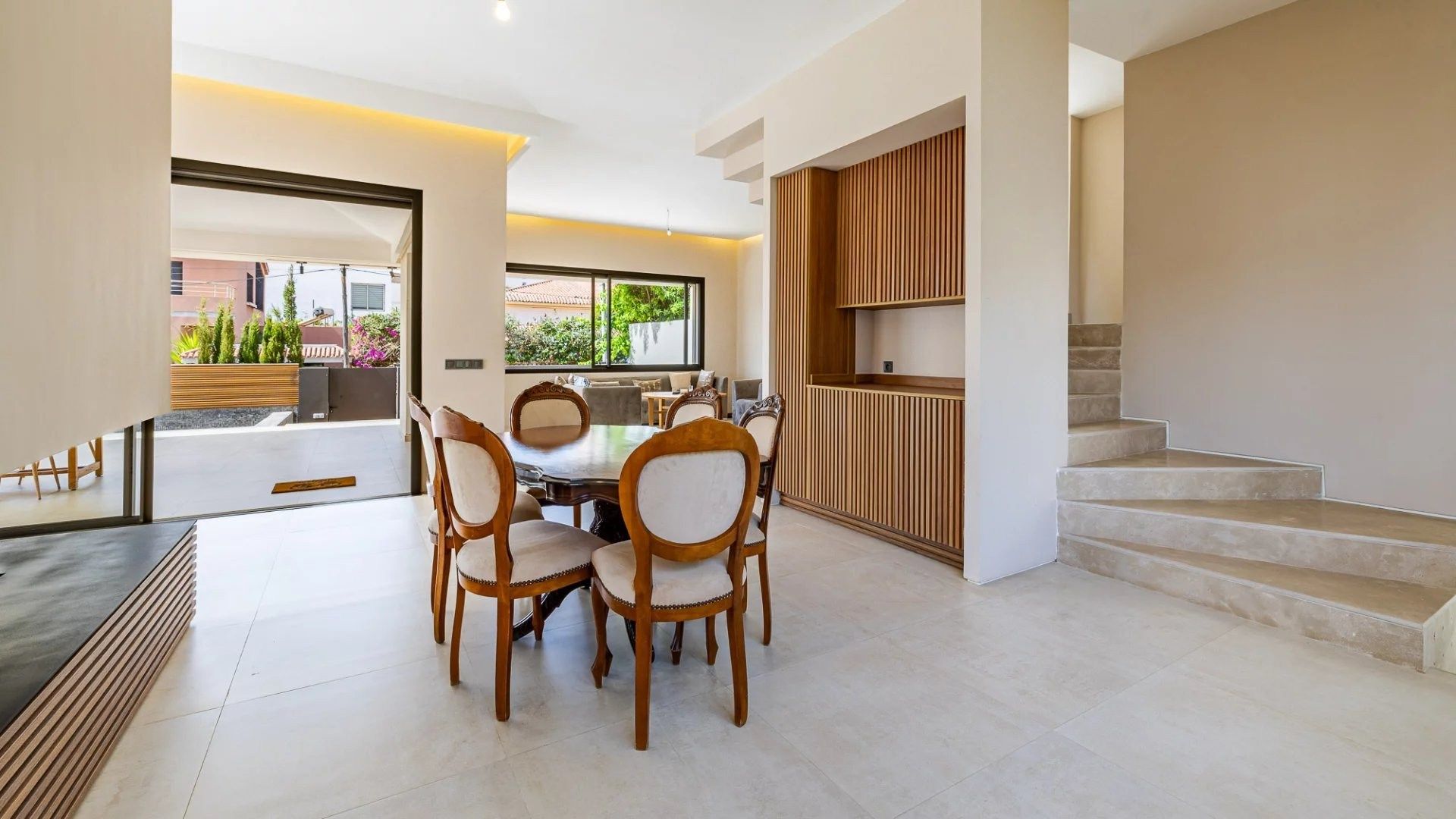 Rent Villa 7 rooms 350 m² El Harhoura