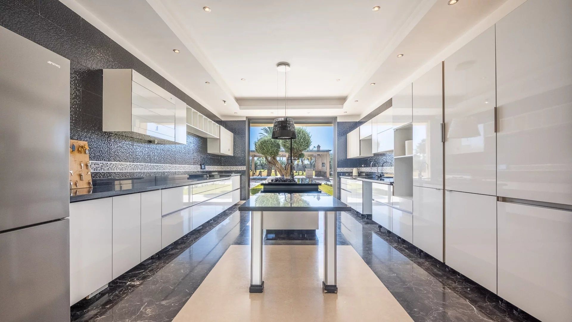 Louer Villa 16&nbsp;pièces 1800&nbsp;m² Marrakech