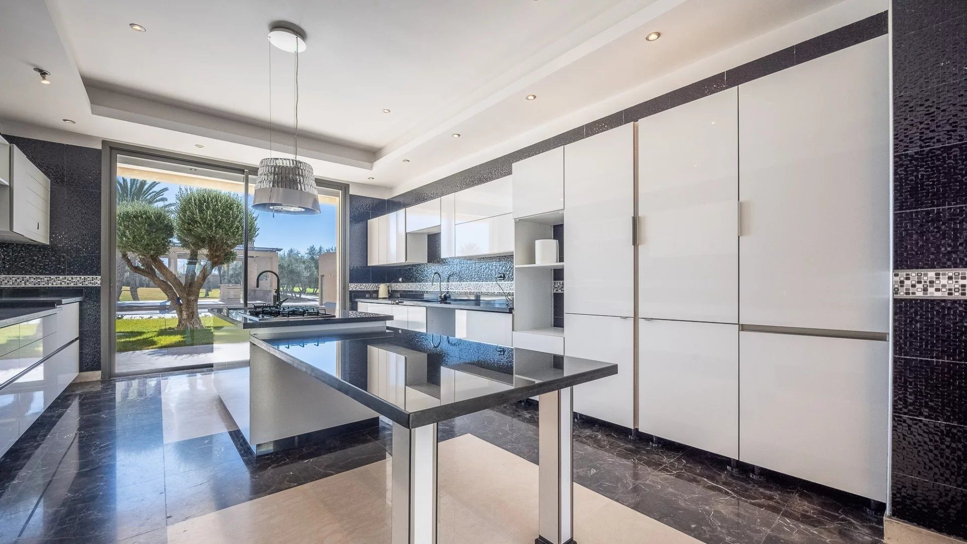 Louer Villa 16&nbsp;pièces 1800&nbsp;m² Marrakech