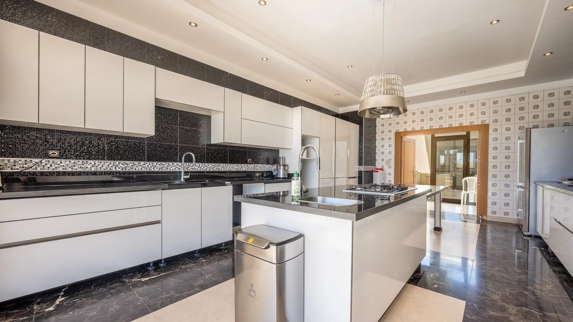 Louer Villa 16&nbsp;pièces 1800&nbsp;m² Marrakech