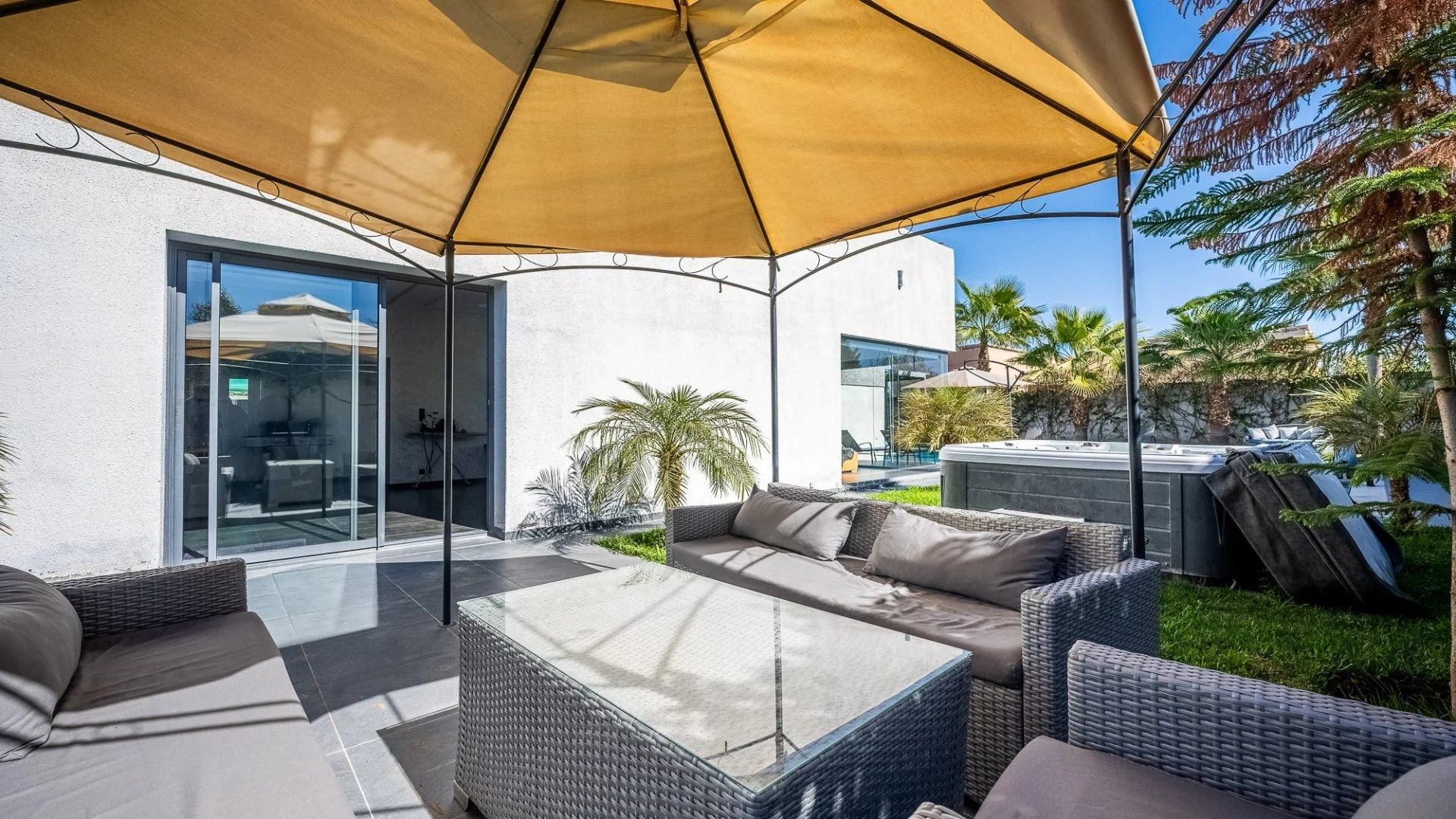 Louer Villa 5&nbsp;pièces 250&nbsp;m² Marrakech