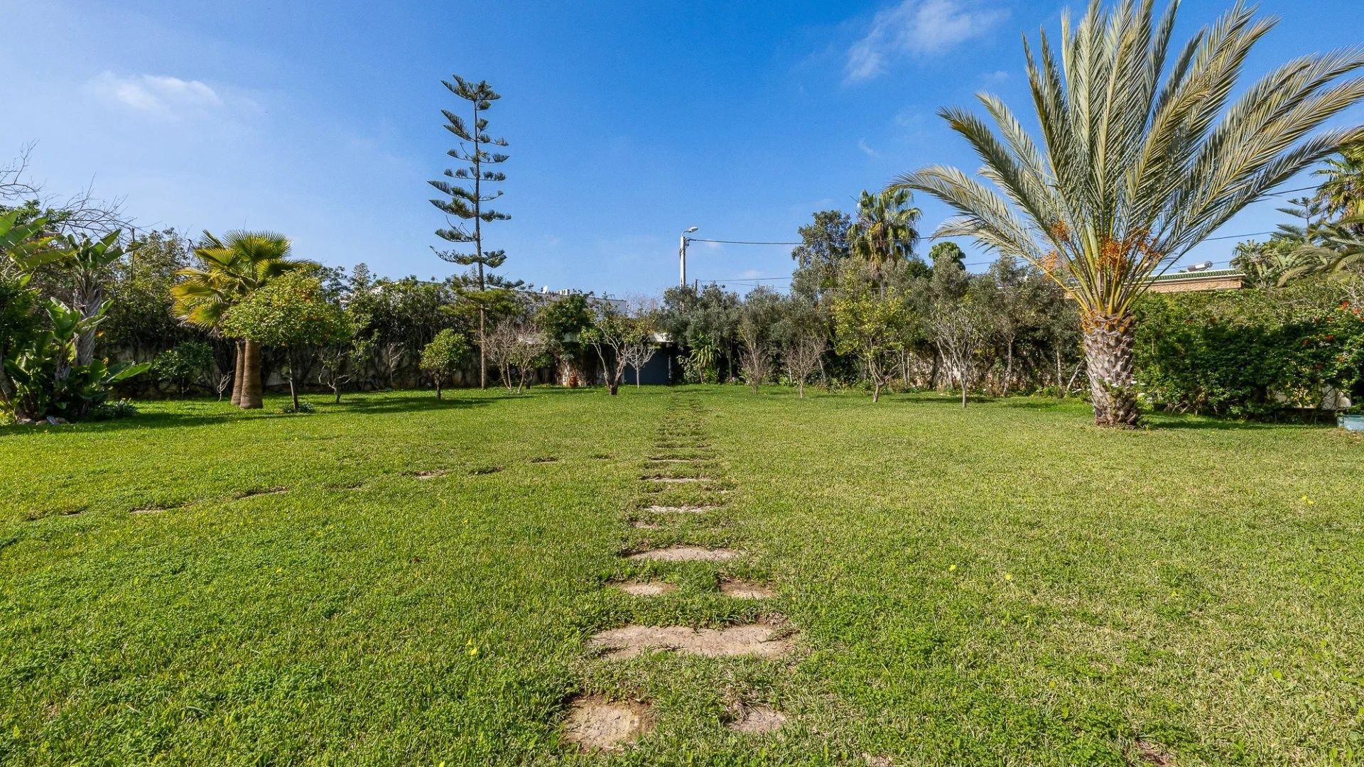 Rent Villa 6&nbsp;rooms 600&nbsp;m² Rabat