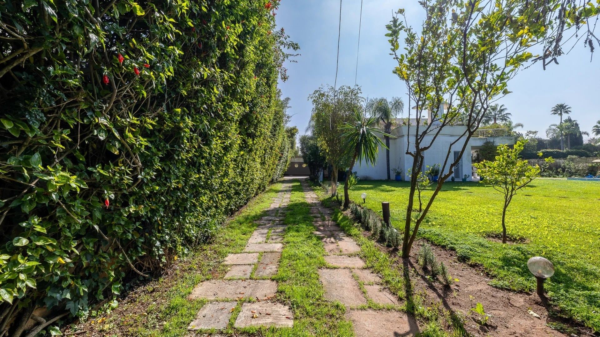 Rent Villa 6&nbsp;rooms 600&nbsp;m² Rabat