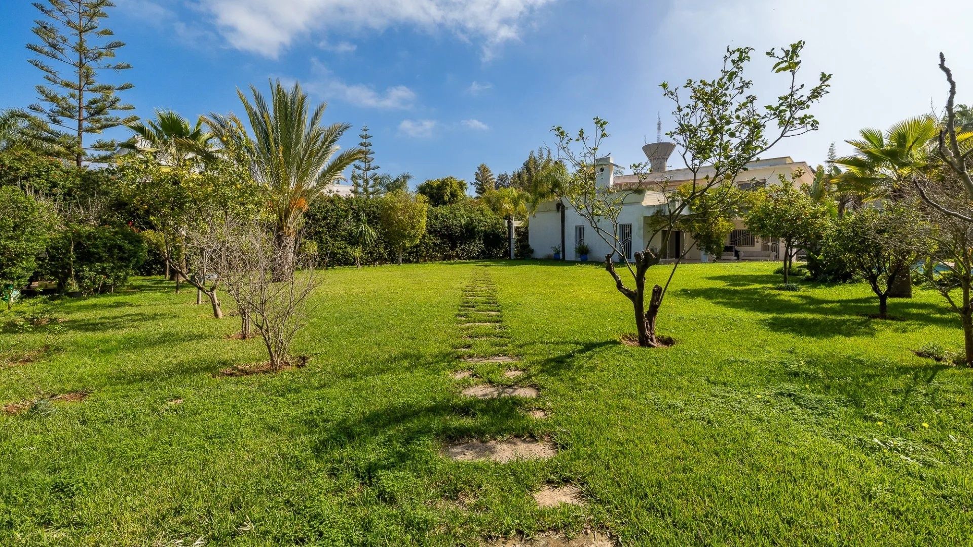 Rent Villa 6&nbsp;rooms 600&nbsp;m² Rabat
