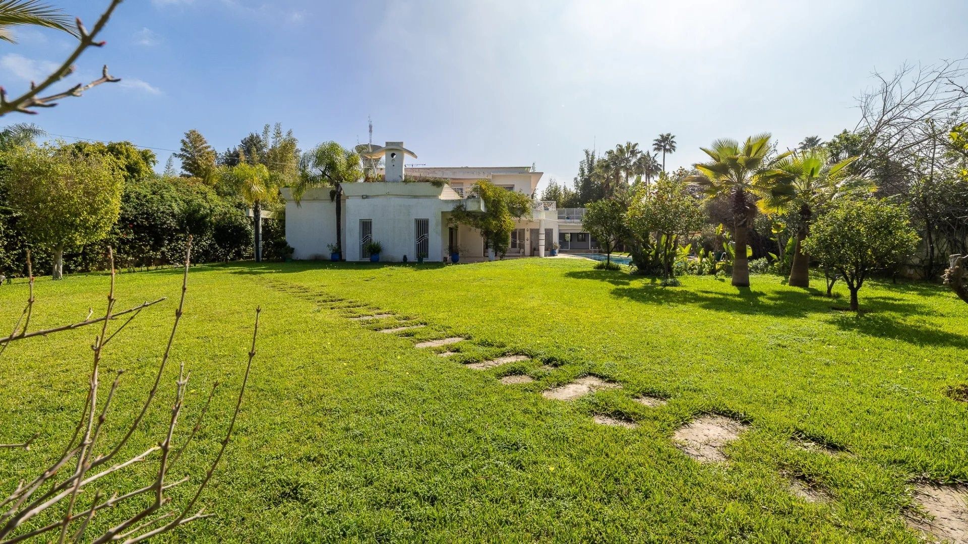 Rent Villa 6&nbsp;rooms 600&nbsp;m² Rabat