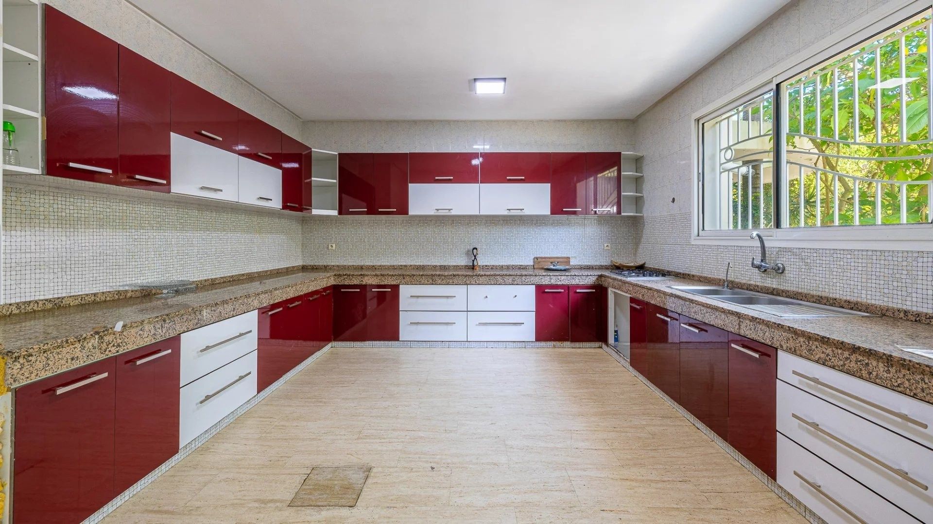 Rent Villa 6&nbsp;rooms 600&nbsp;m² Rabat