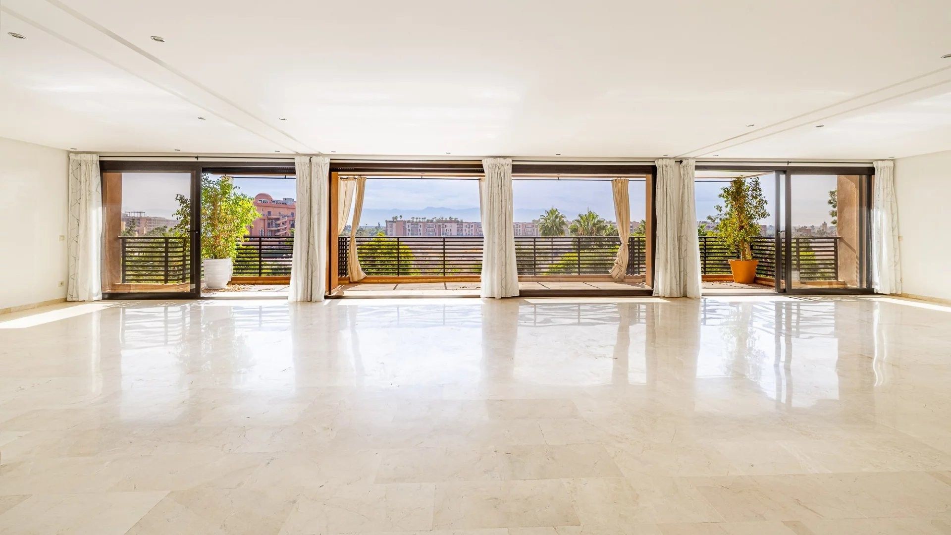 Louer Appartement 5&nbsp;pièces 245&nbsp;m² Marrakech