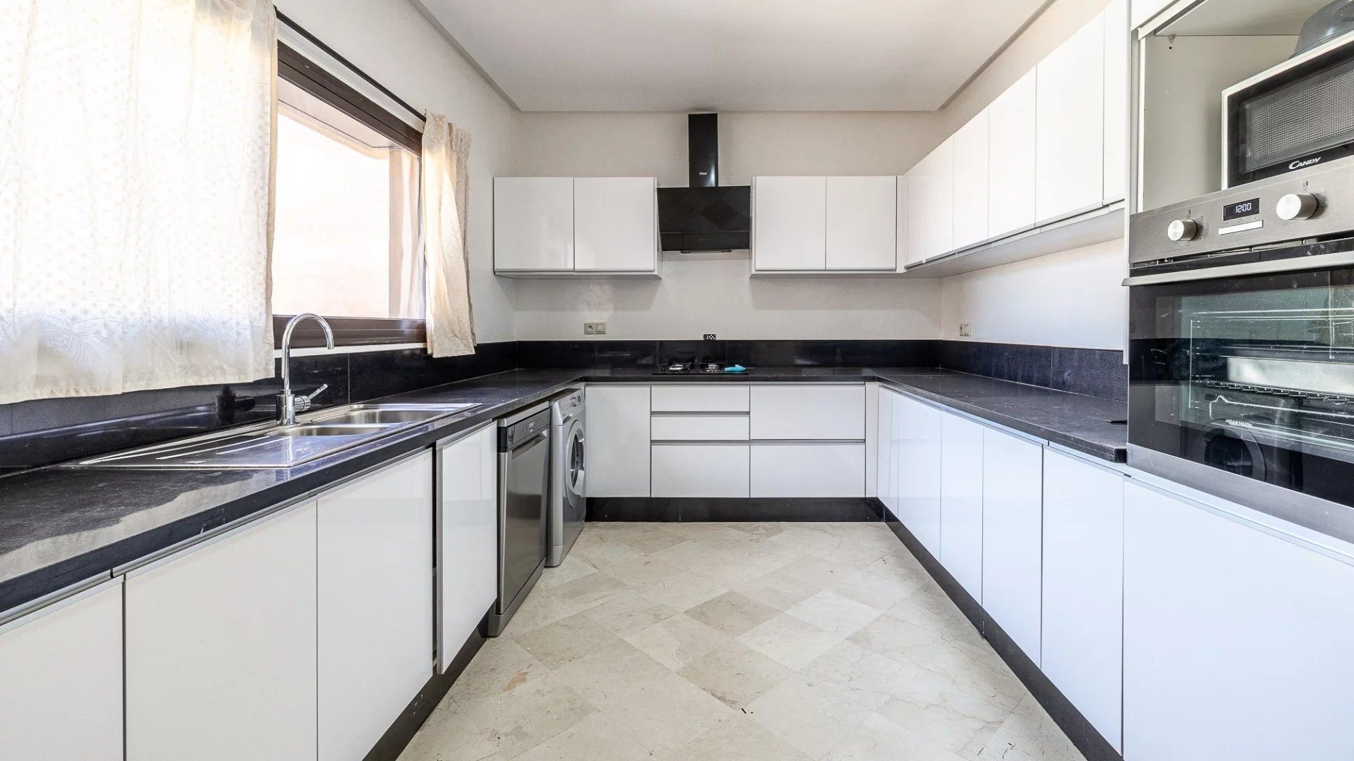 Louer Appartement 5&nbsp;pièces 245&nbsp;m² Marrakech